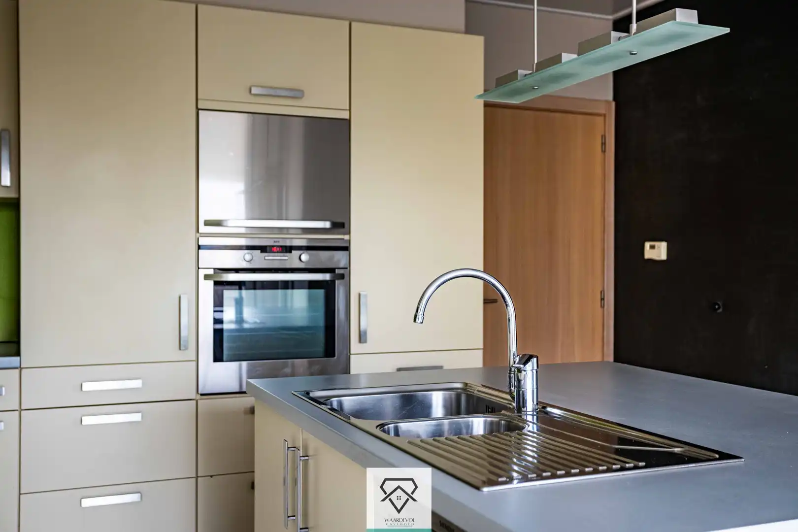 Moderne instapklare villa te koop met zonnige tuin foto 9