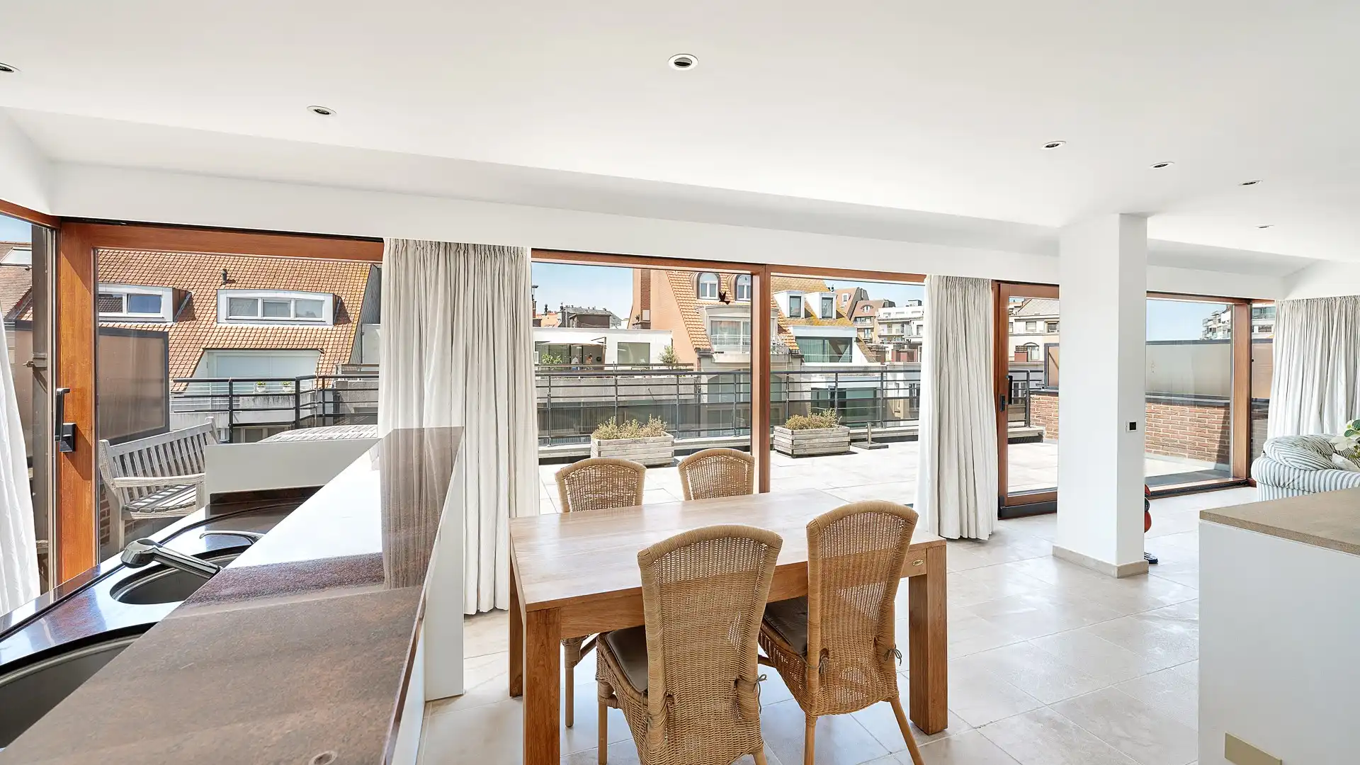 Sublieme penthouse met 12 meter gevelbreedte en riante terrassen foto 9