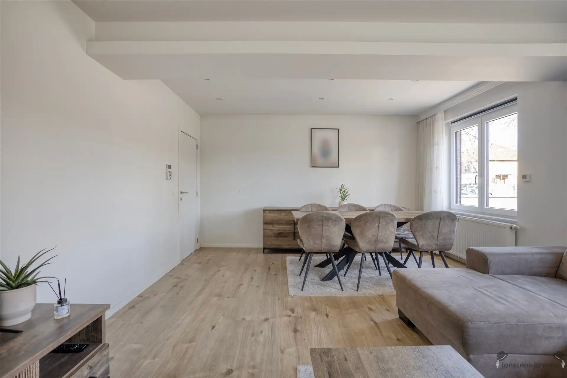 Volledig gerenoveerde woning te Genk foto 4