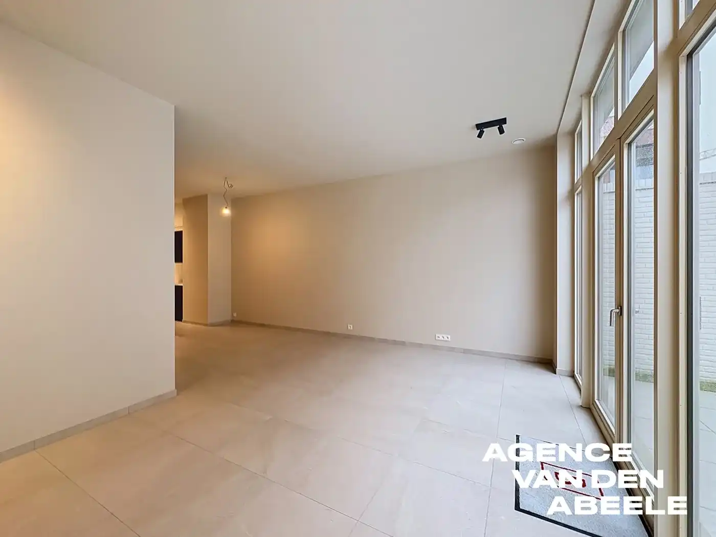 Prachtige nieuwbouwwoning met garage en tuin foto 6