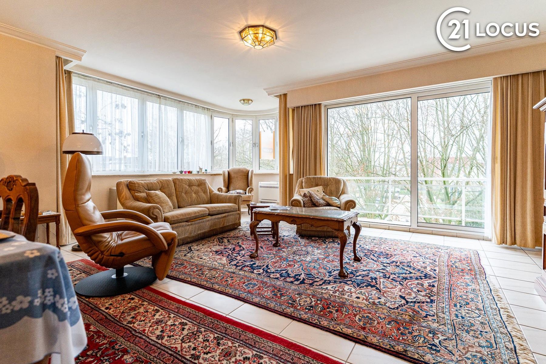 Stijlvol 2-slaapkamer appartement met balkons en airco in Beveren foto {{pictureIndex}}