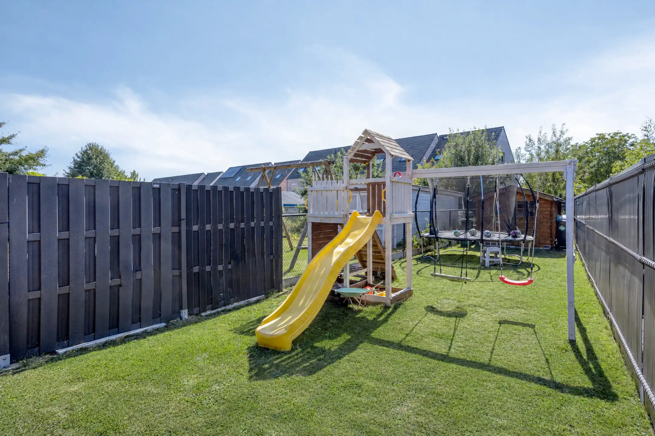 Ruime gezinswoning van 215 m² met vier à vijf slaapkamers en tuin foto 23