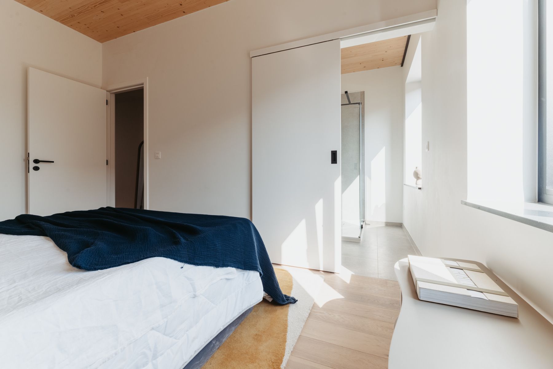 Lichtrijk gerenoveerde duplex vlakbij Gent centrum foto 17