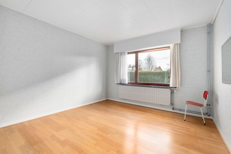 Torhout- Vrijstaande woning met 5 slaapkamers. foto 15