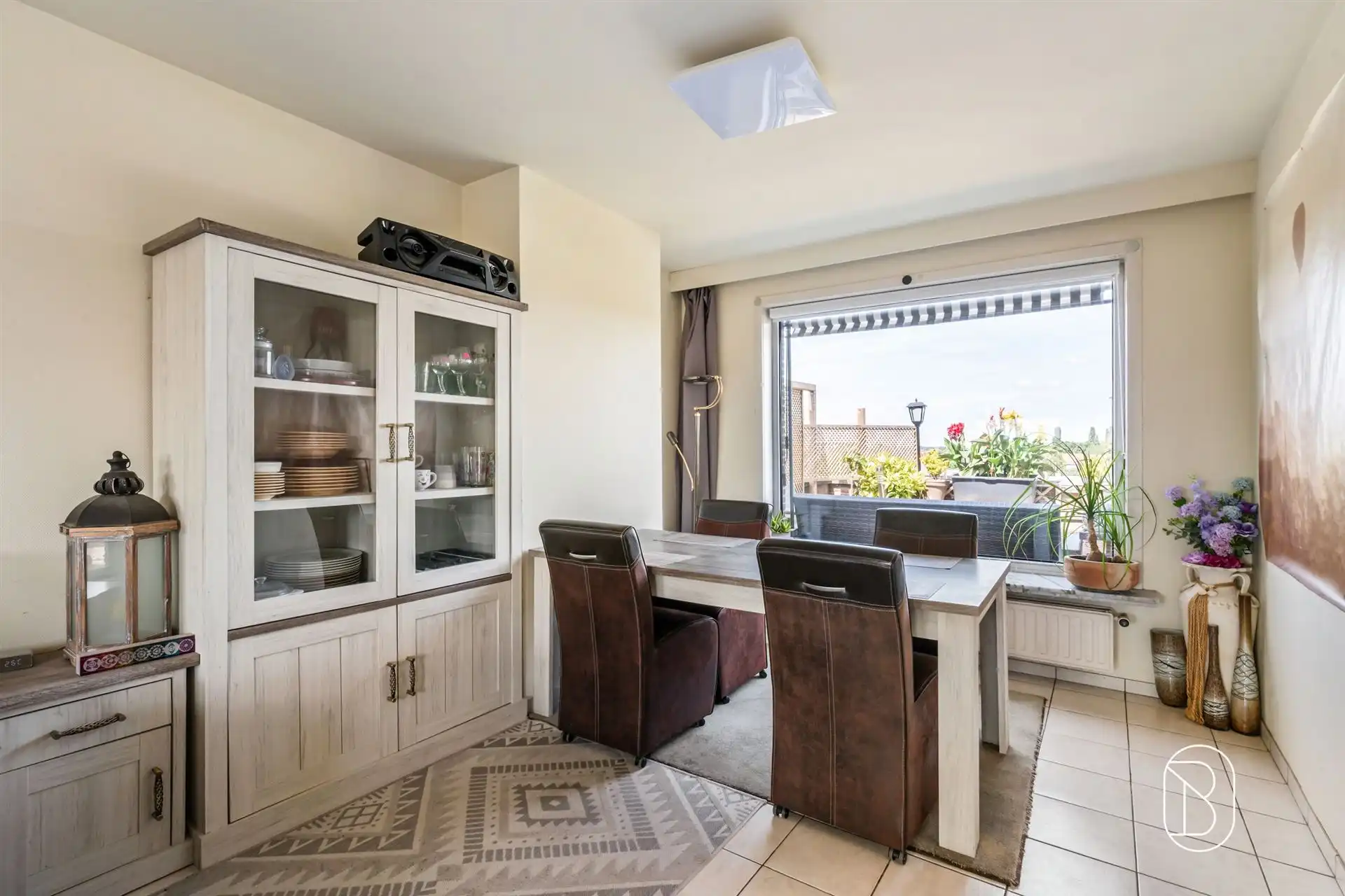 Leuk appartement met ruim terras & garage! foto 6