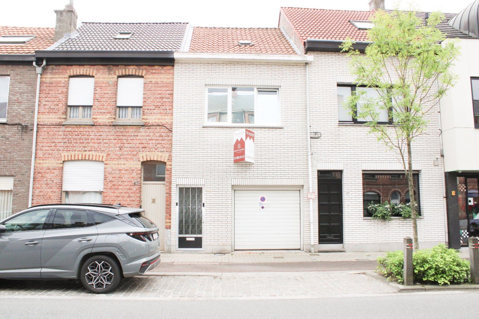 Centraal gelegen woning met drie slaapkamers, tuin én inpandige garage te koop in Sint-Niklaas! foto 2