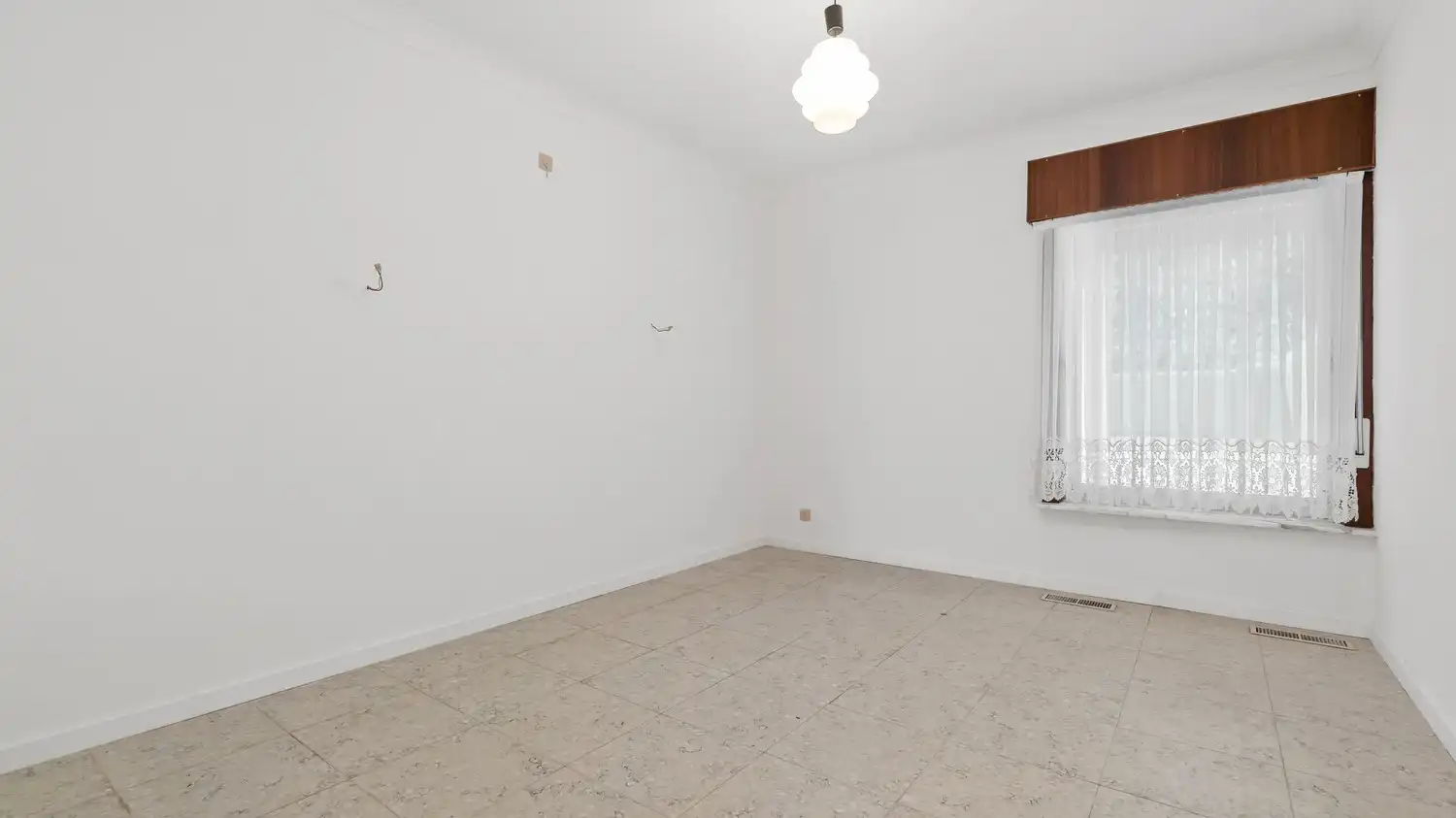 Gelijkvloerse woning met 3 slaapkamers en mooie tuin te Nieuwerkerken foto 11