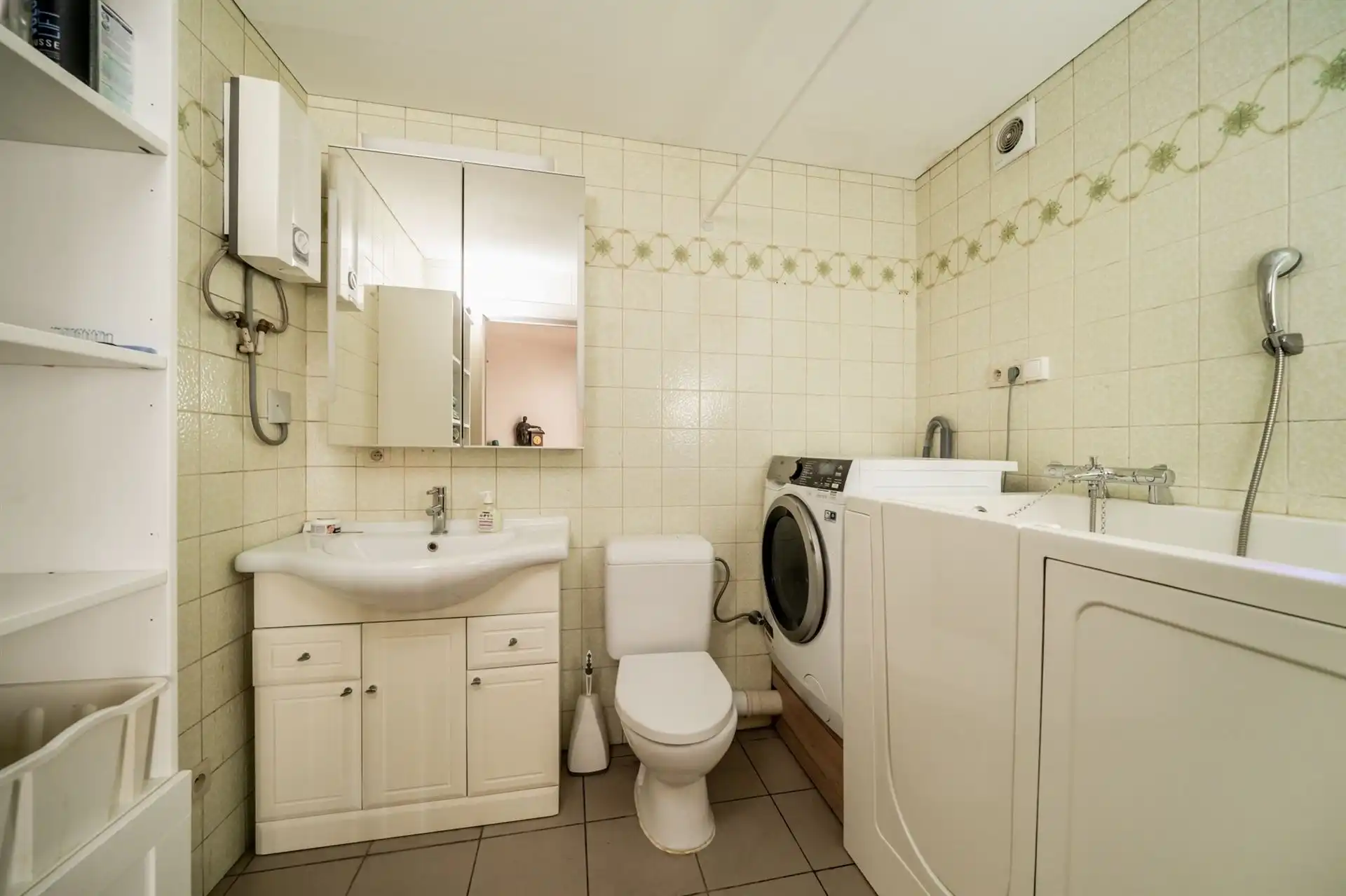 Ruim 2 slpk app. aan centraal station! foto 11