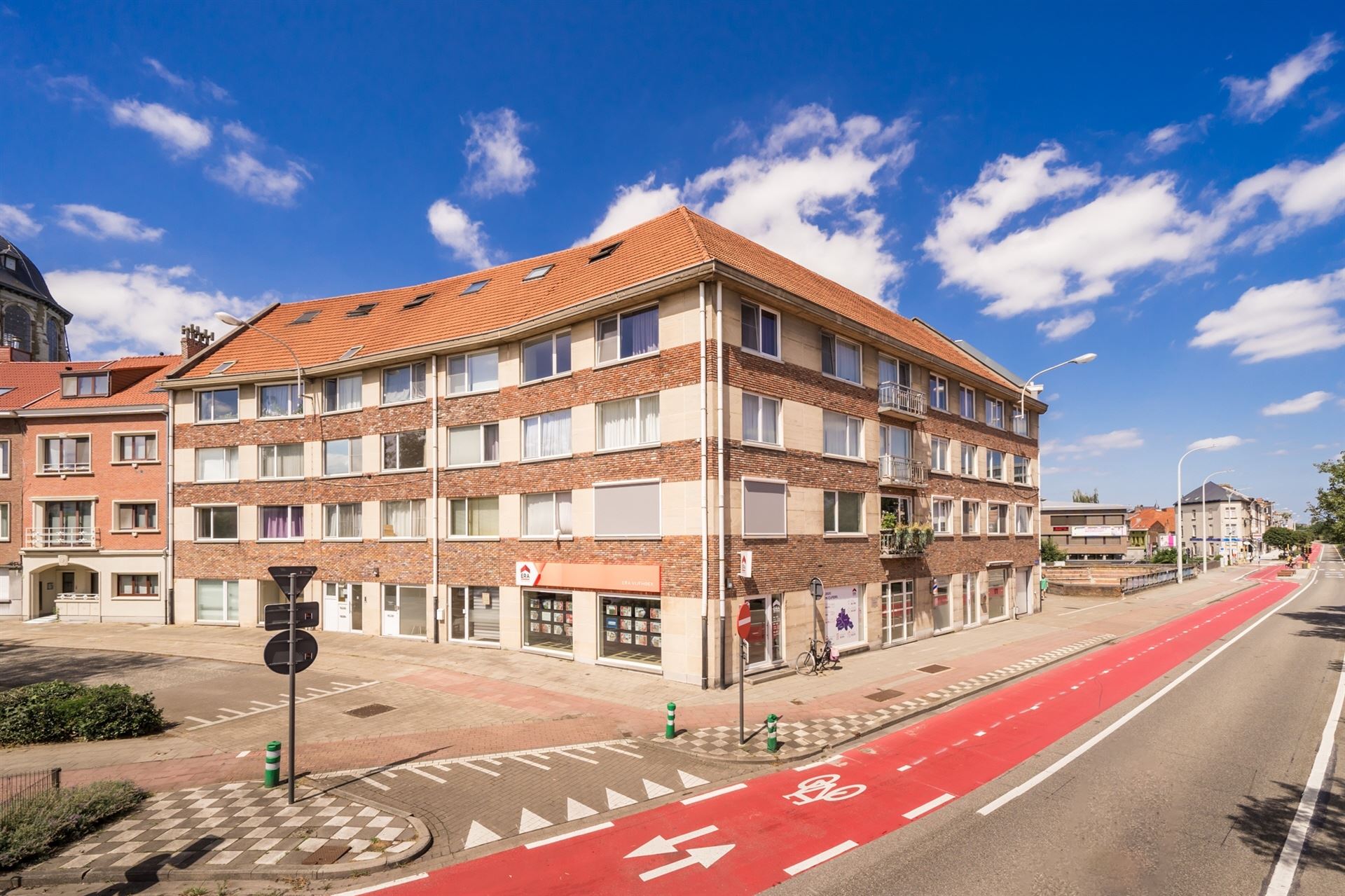 Ruim 2 slpk app. aan centraal station! foto 11