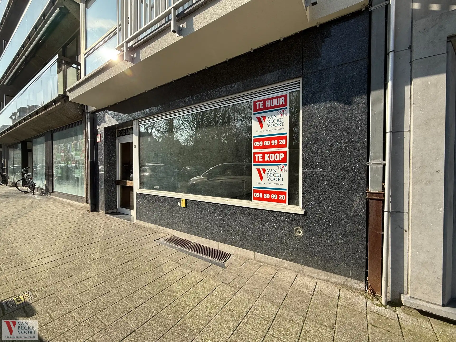 Handelsgelijkvloers 110m² foto {{pictureIndex}}