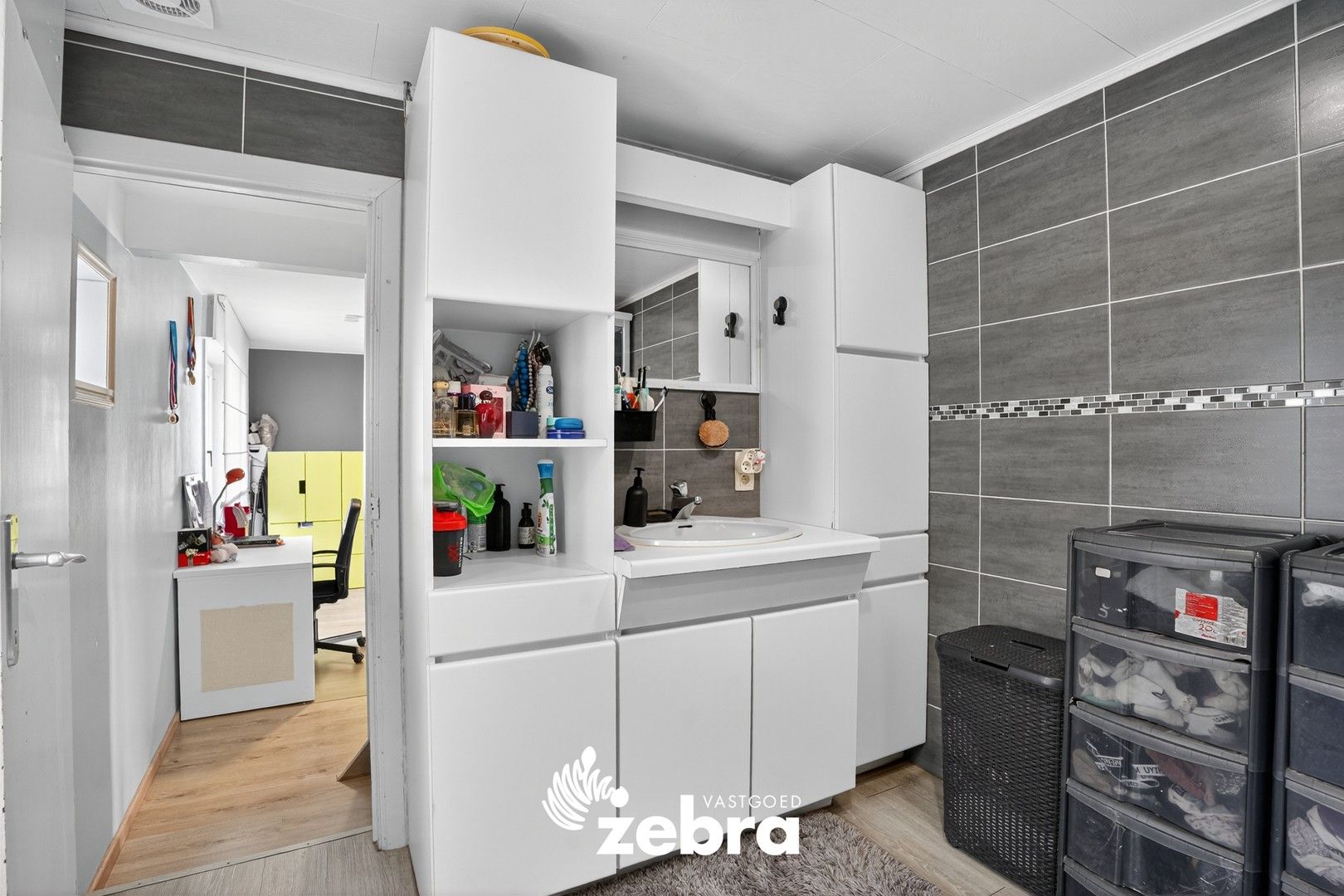 Ruime, instapklare woning met 5 slaapkamers en dubbele garage te Koolskamp! foto 12