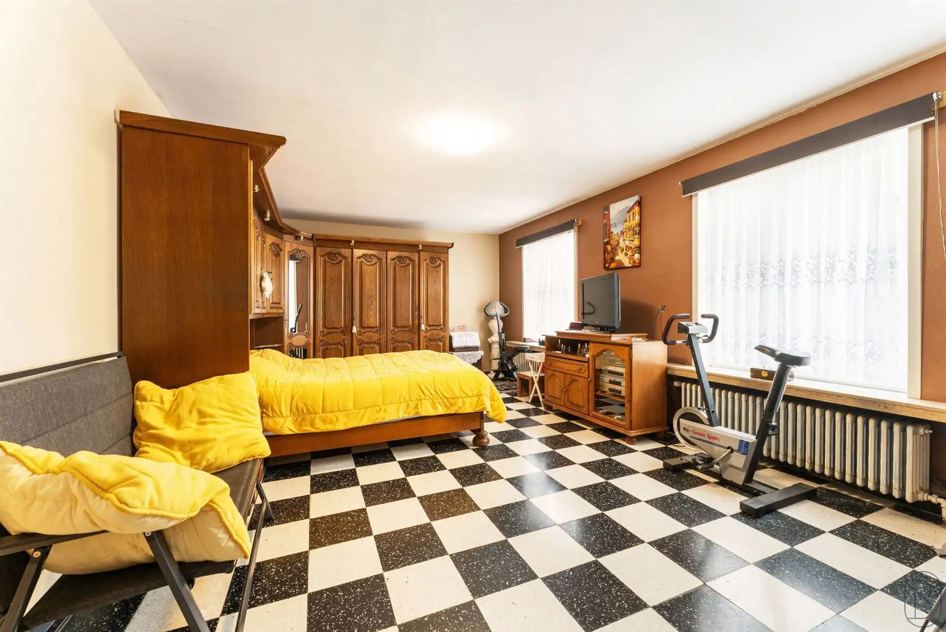 Ruime woning met tuin en handelsgelijkvloers foto 9
