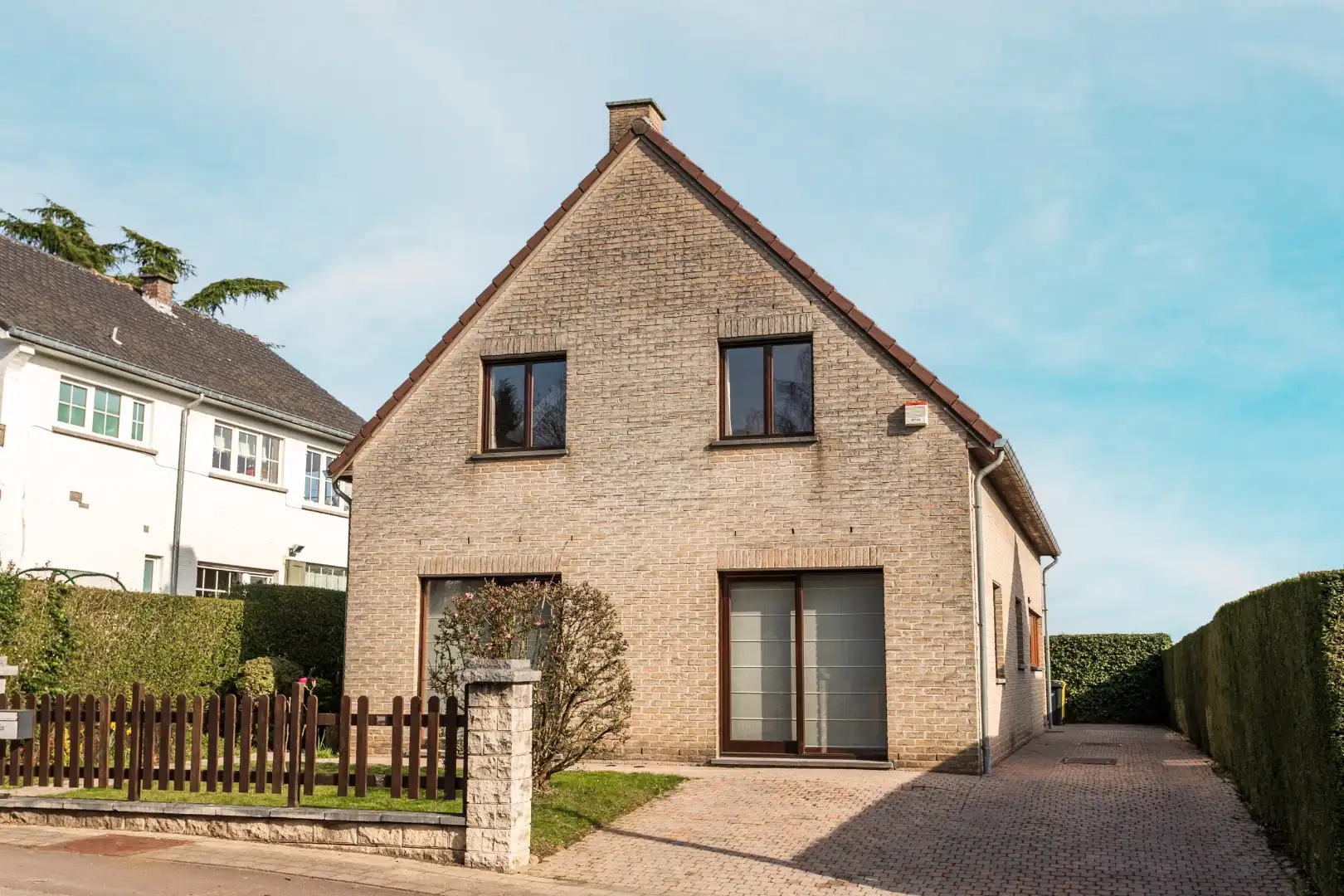 Instapklare gezinswoning met 5 slaapkamers, 2 badkamers en EPC B op topligging in Wezembeek-Oppem foto {{pictureIndex}}