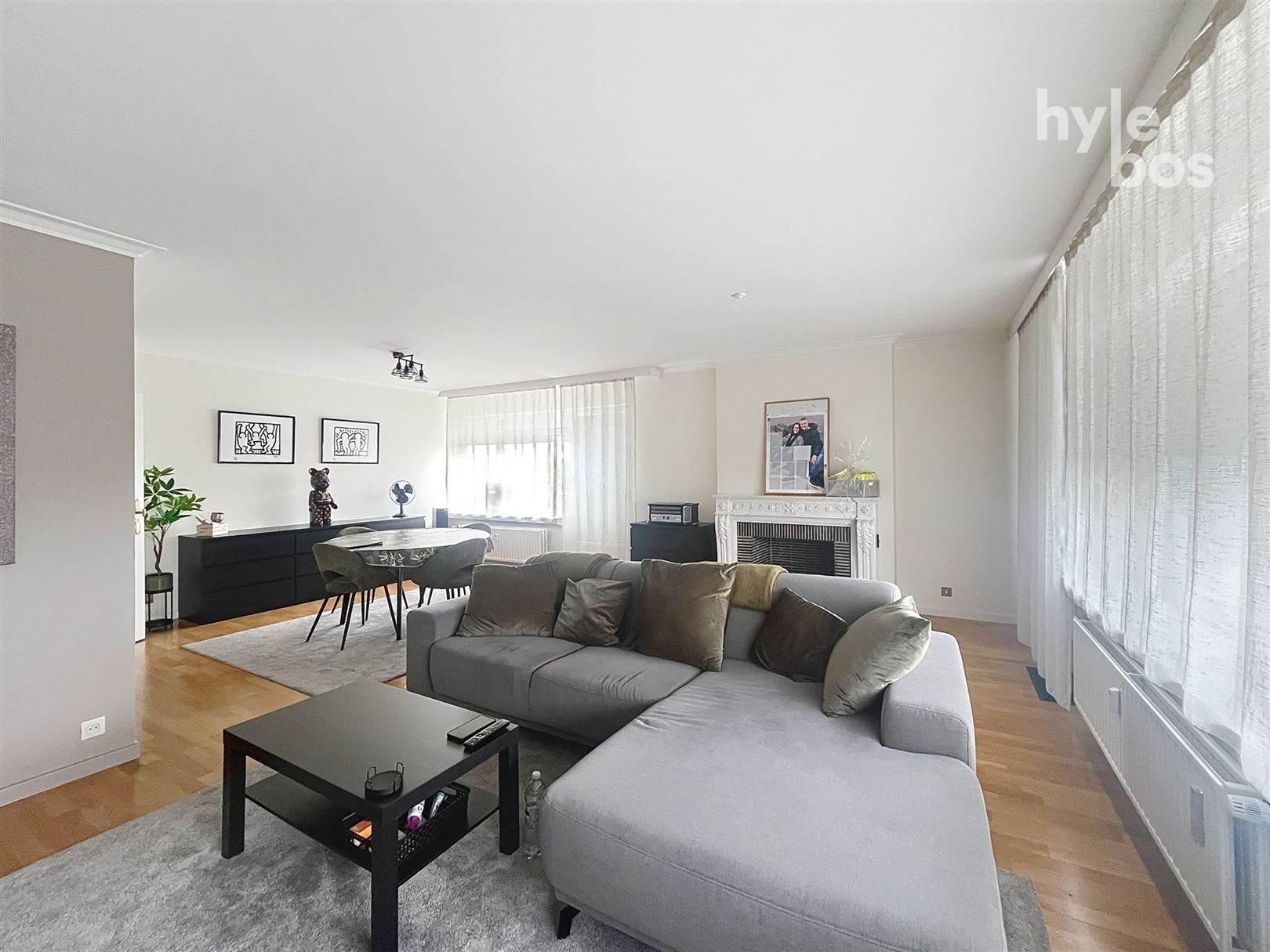 Ruim instapklaar 2 slaapkamer appartement met garage foto 4