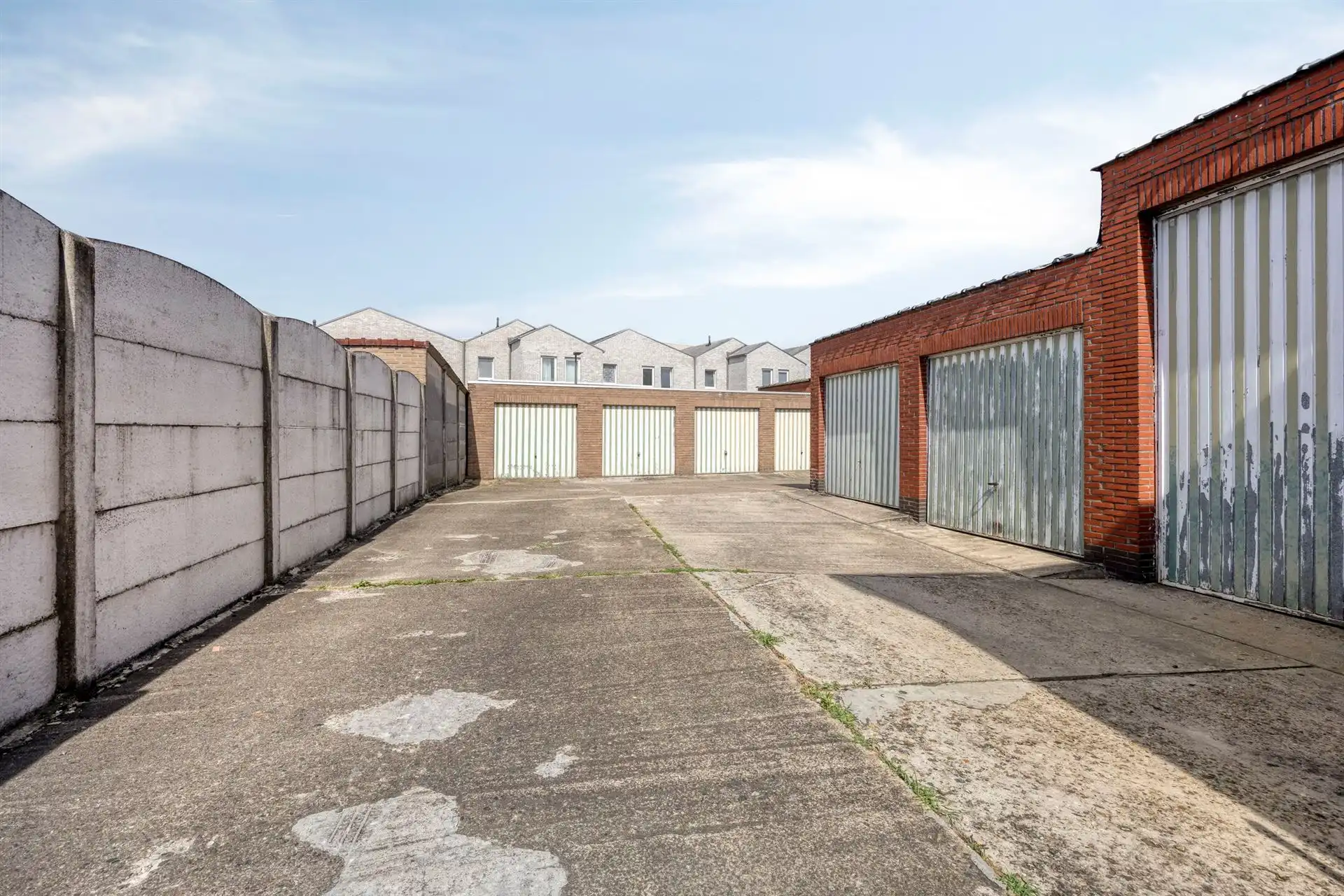 Woning met 3 slaapkamers, terras en 7 garages.  foto 20