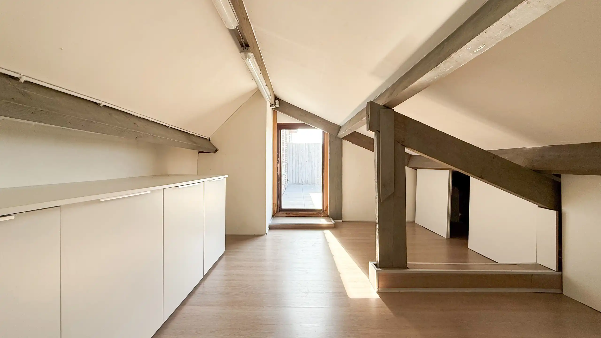 Charmant appartement met aparte ingang + terras te Houthalen foto 18