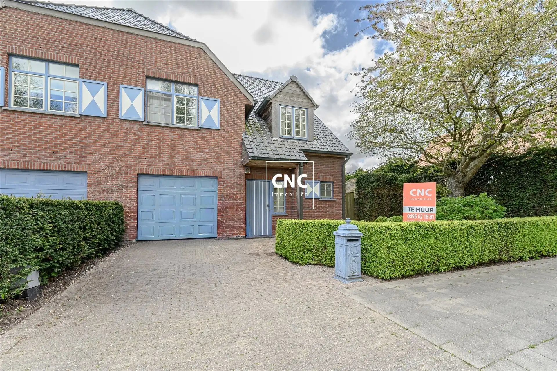 Ruime koppelvilla met tuin en open zicht in Middelburg foto {{pictureIndex}}