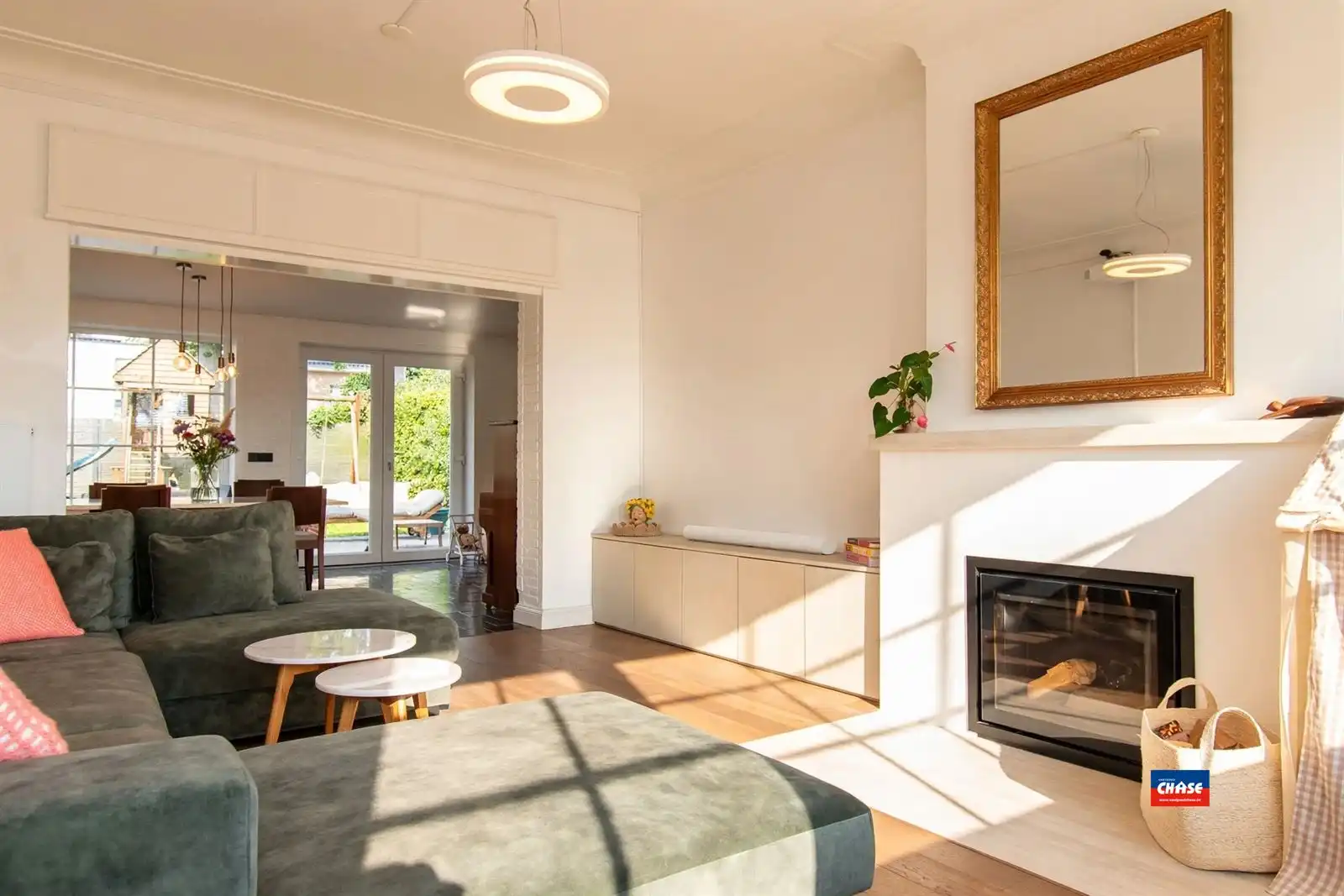 Ruime gezinswoning met drie slaapkamers, ruime tuin en oprit foto 12