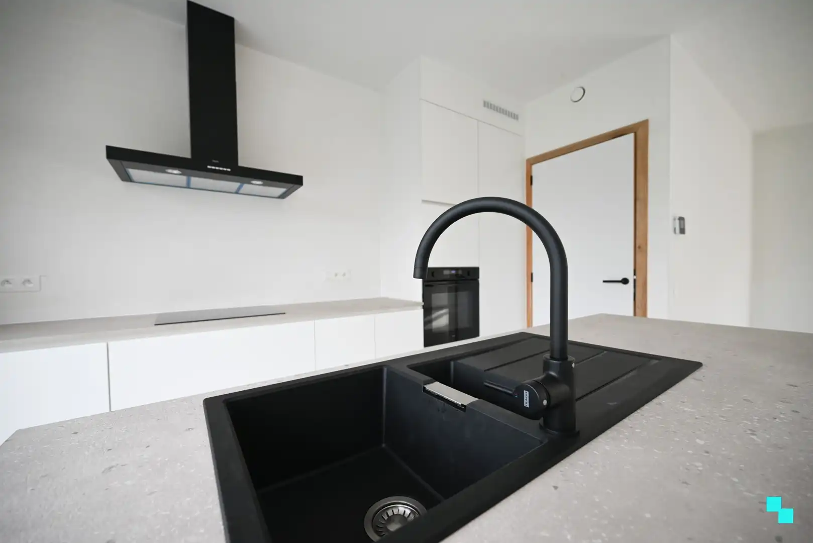 Aantrekkelijke HOB met drie slaapkamers in rustige nieuwe verkaveling foto 5