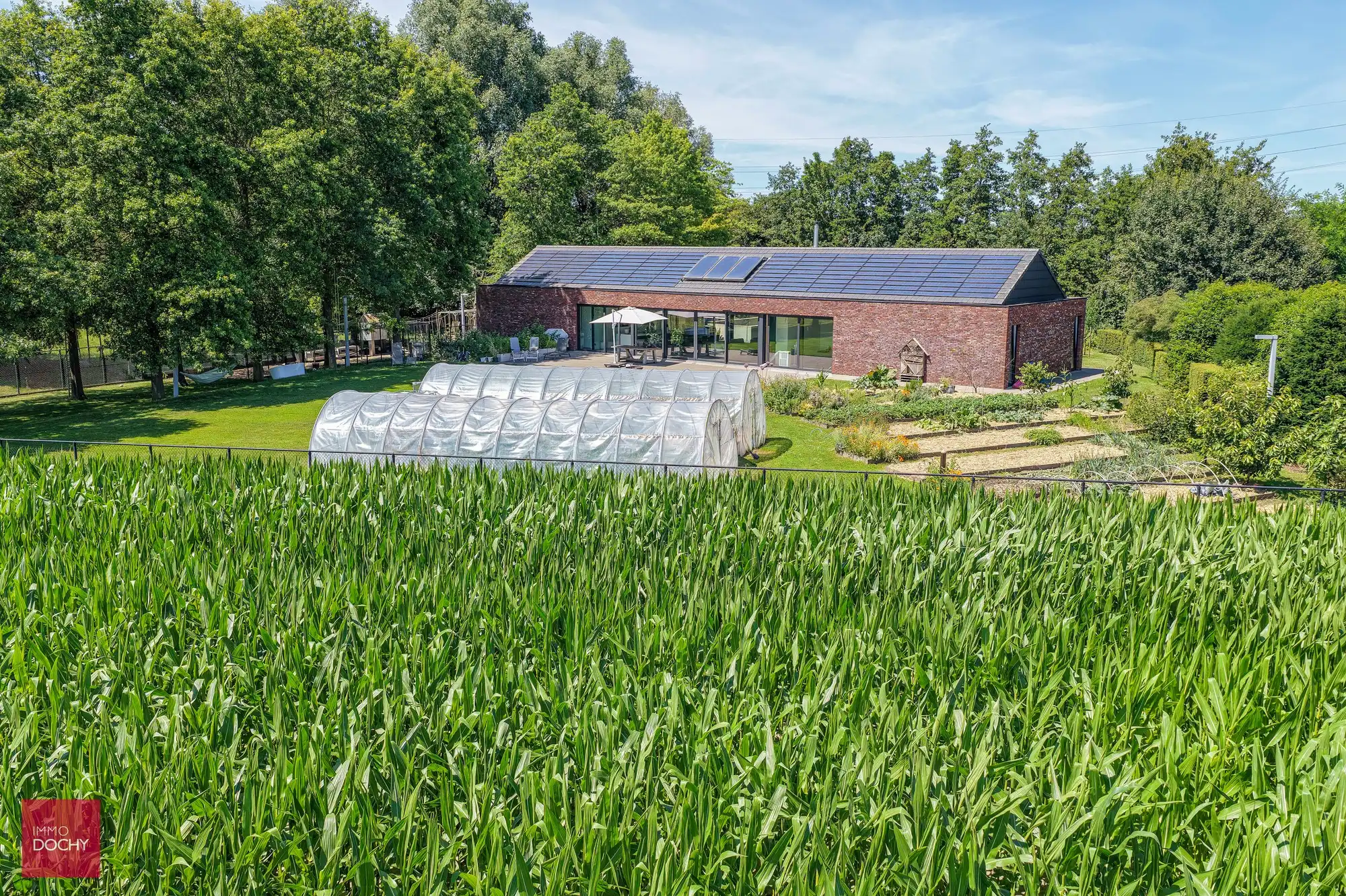 Tijdloze luxe-villa met landelijk zicht foto 3