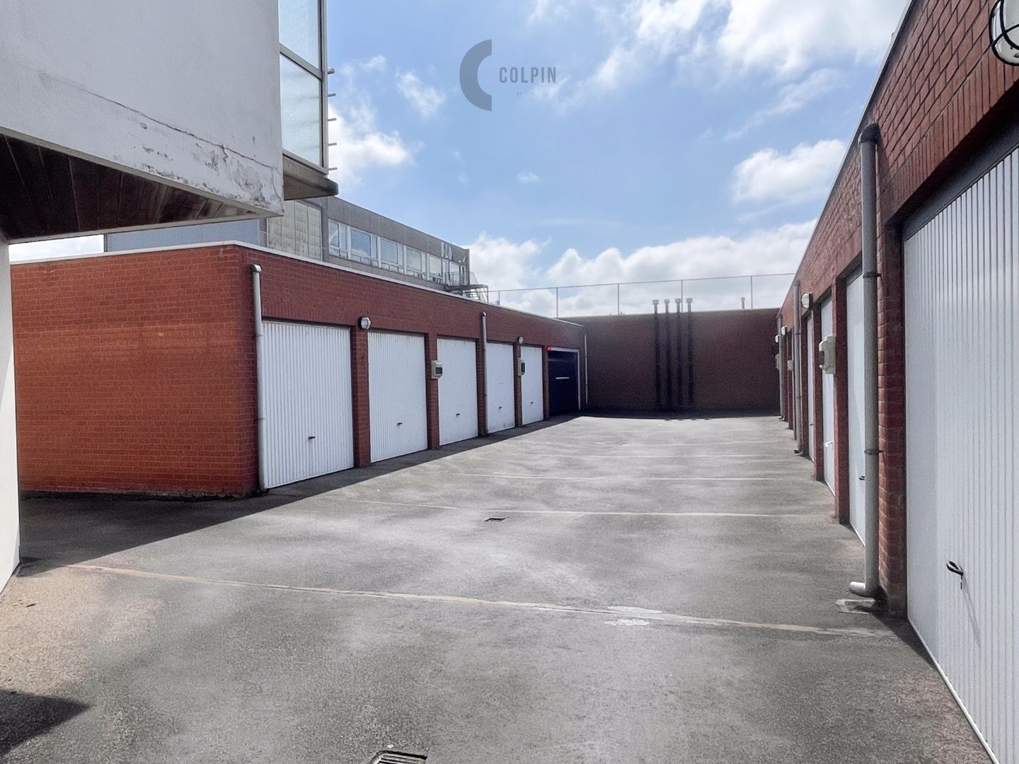 Vlot inrijdbare garagebox in een garagecomplex vlakbij de Zeedijk foto 5
