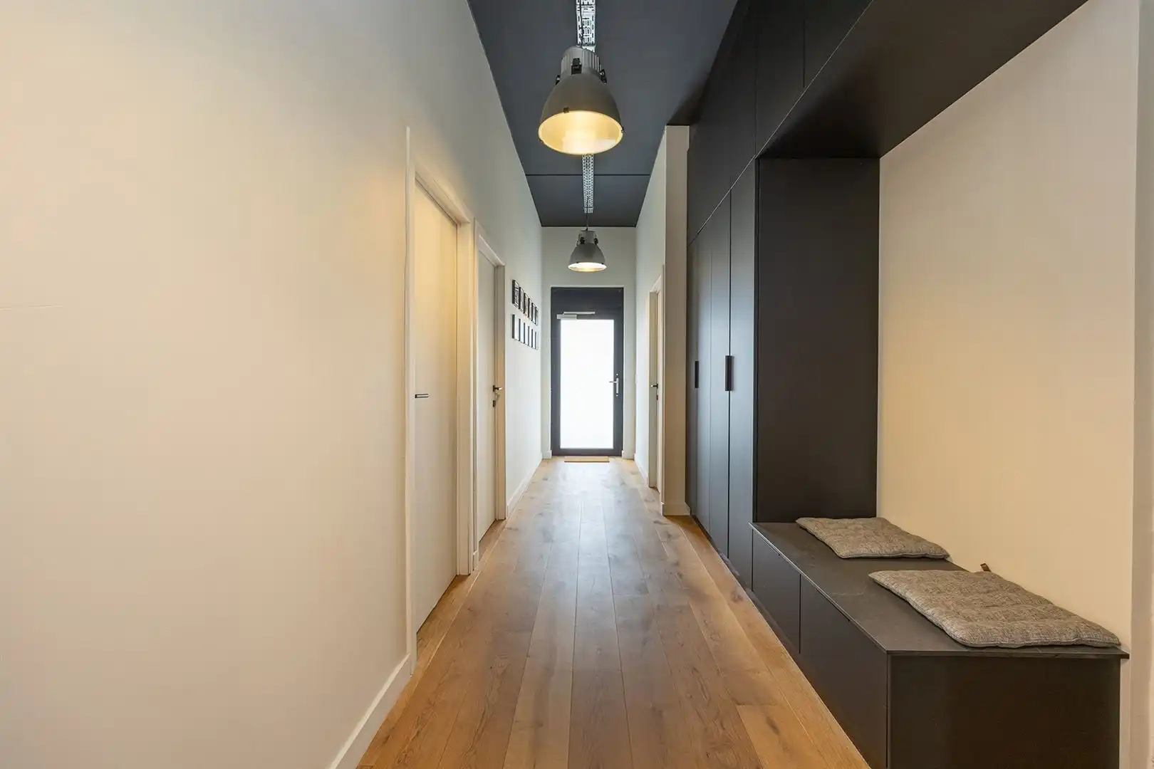 Ruime Loft met 3 kamers en tuintje foto 6