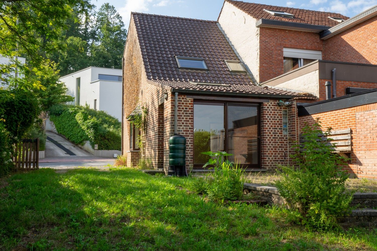 Charmante halfopen woning met 3 slaapkamers, ruime garage en gunstige ligging in Holsbeek foto 3
