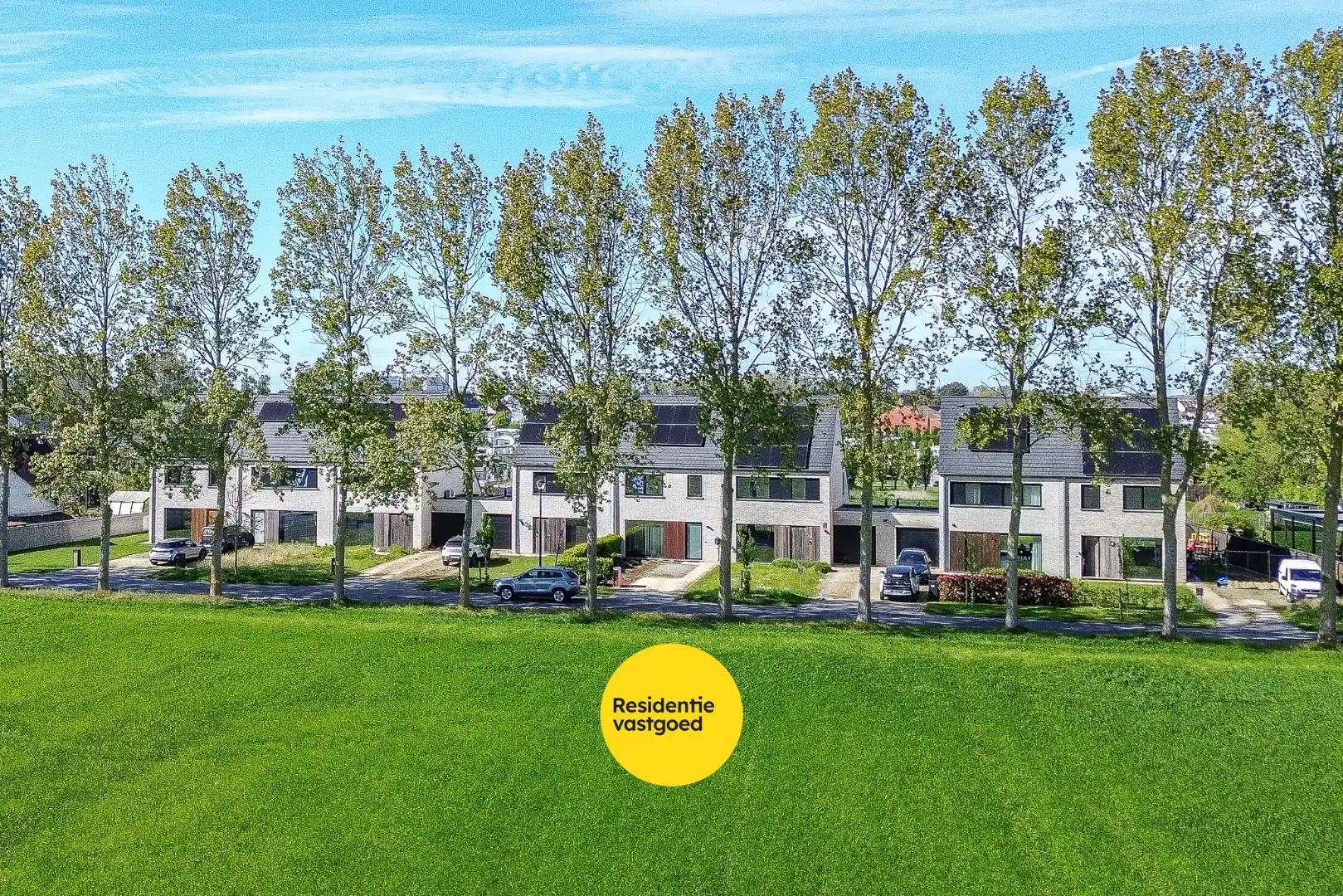Moderne en energiezuinige halfopen bebouwing (2020) met 4 slaapkamers in Vosseslag, De Haan foto 2