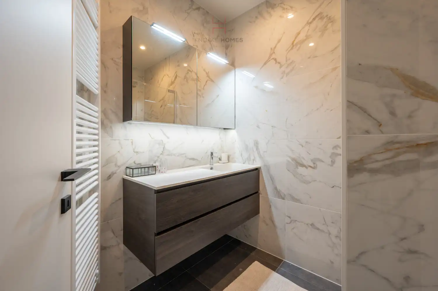 Stijlvol en instapklaar appartement  op toplocatie, dichtbij van strand te Duinbergen. foto 18