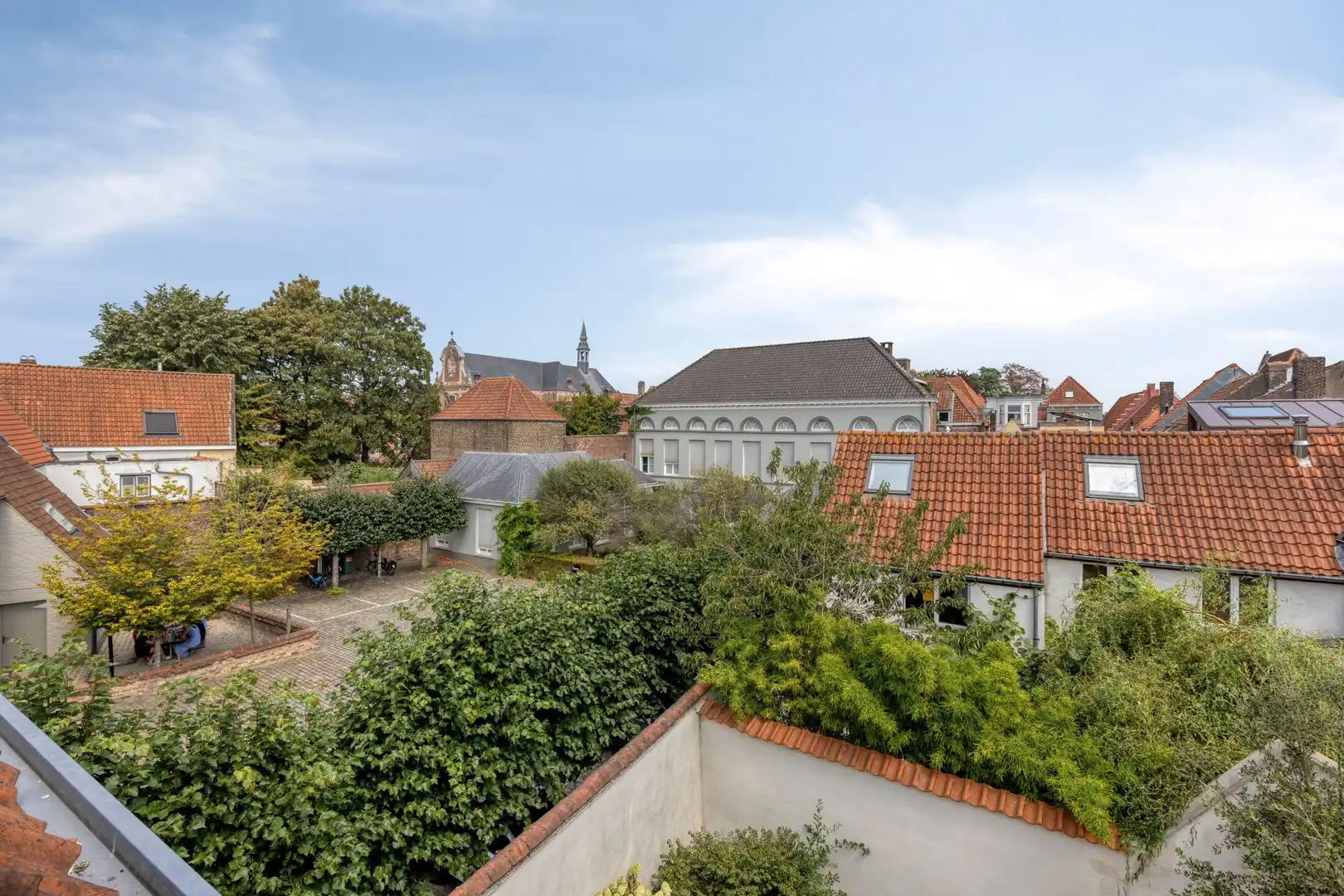 Prachtige bemeubelde stadwoning met 3 slaapkamers op topligging foto 23