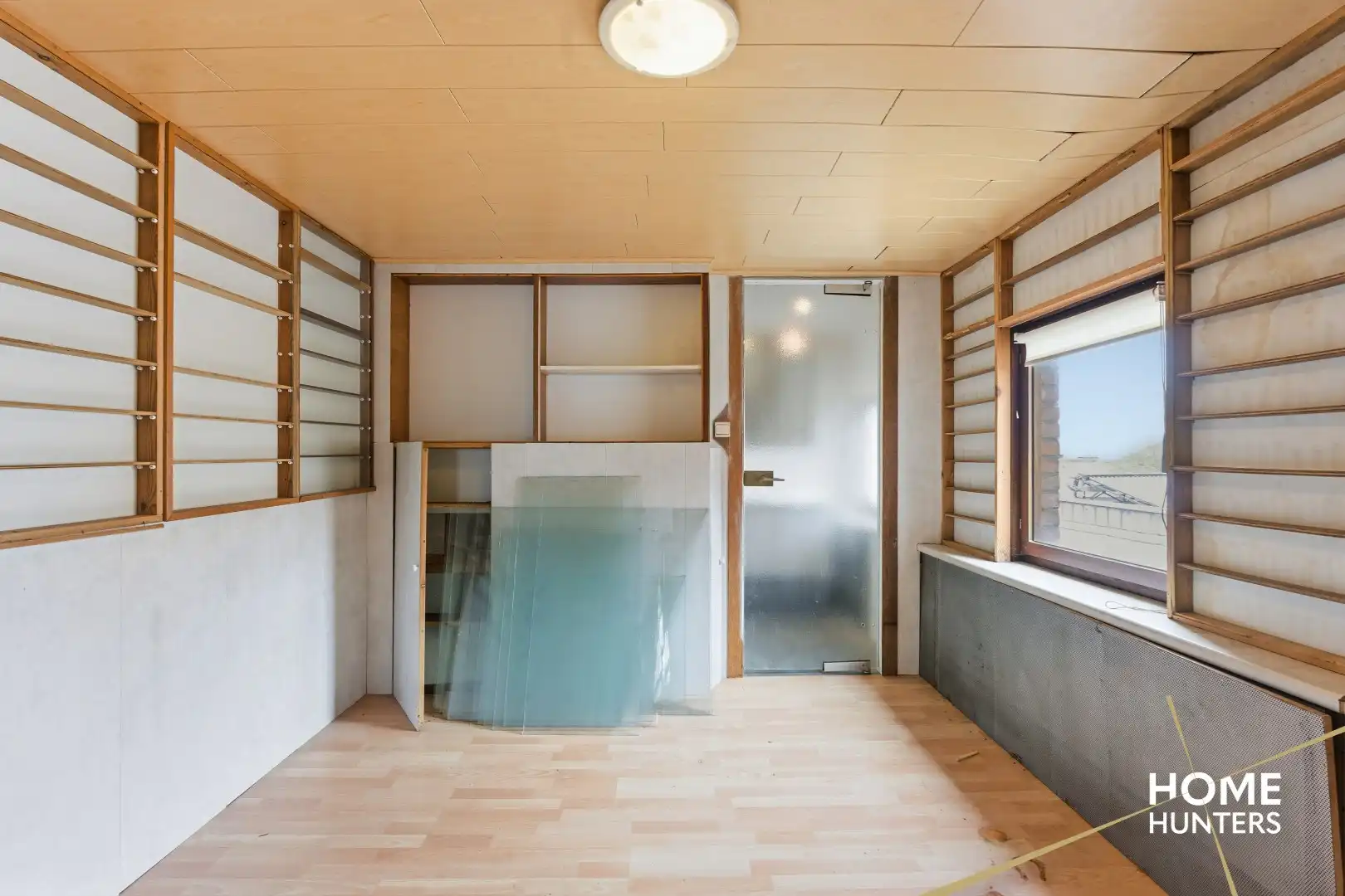 Halfopen te renoveren woning met 4 slaapkamers, ruime tuin en garage op gunstige locatie te Ieper foto 19