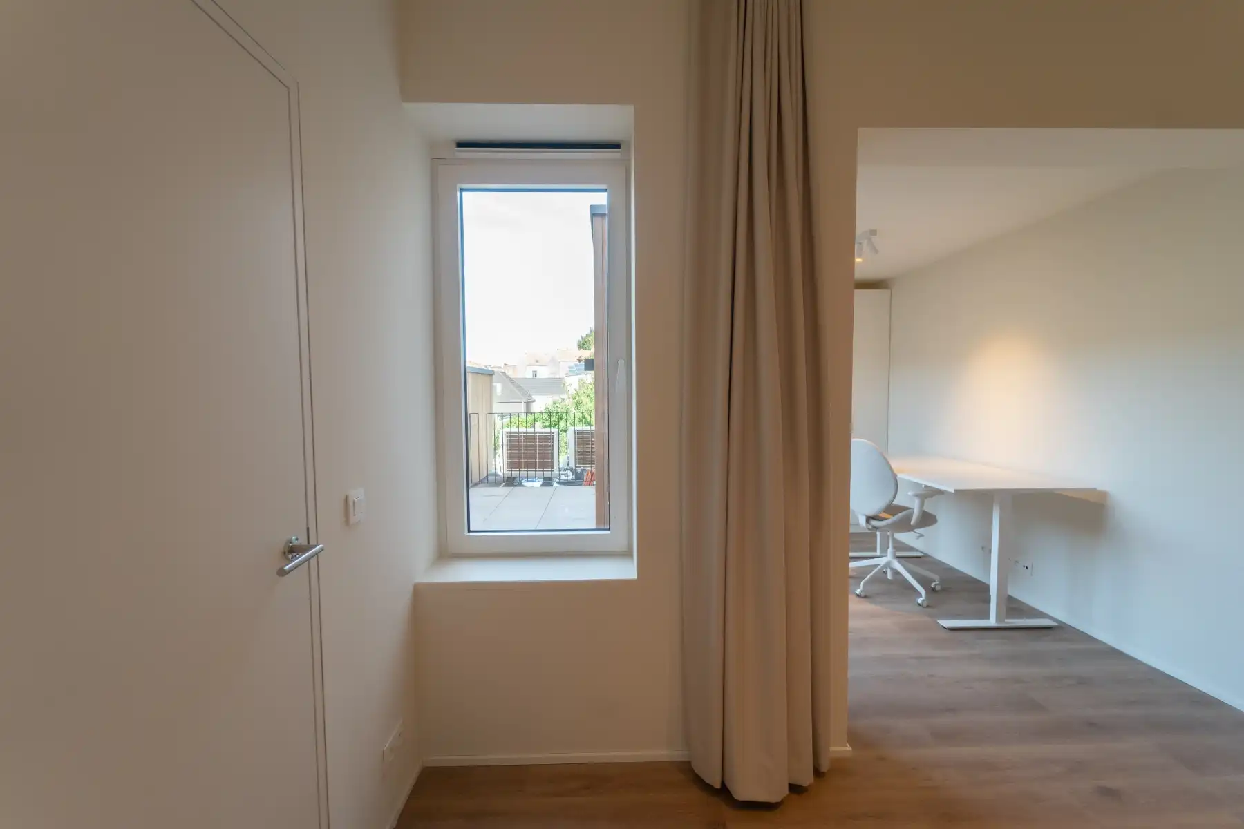 Mooi gerenoveerde studio met terras foto 9