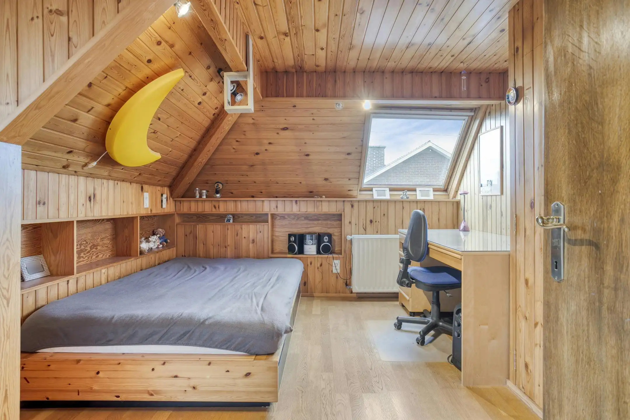 Alleenstaand huis met 5 kamers en atelier te koop in Waregem foto 11