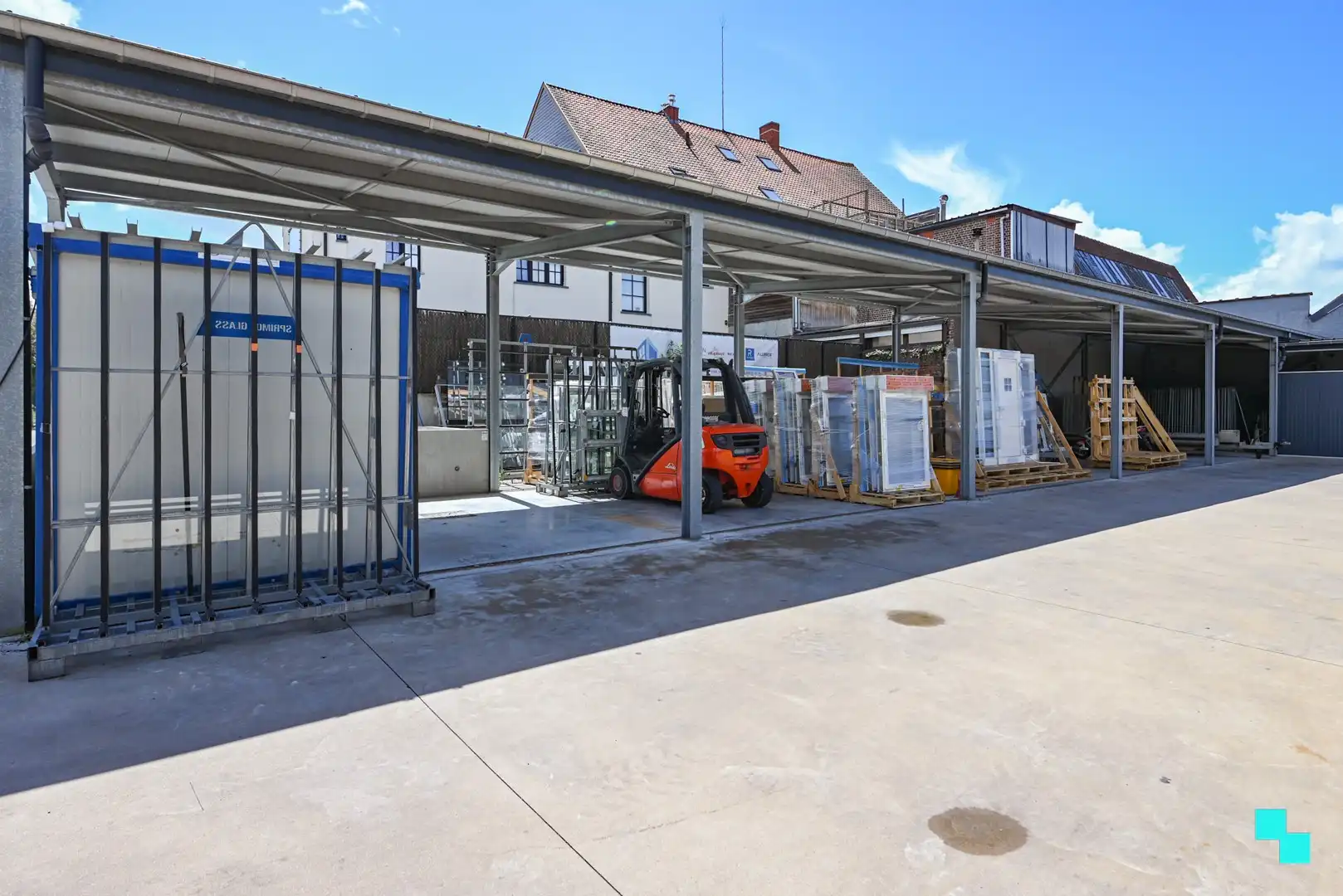 KMO-entiteit met 2 loodsen en 2 overdekte buitenopslagruimtes te Izegem foto 12