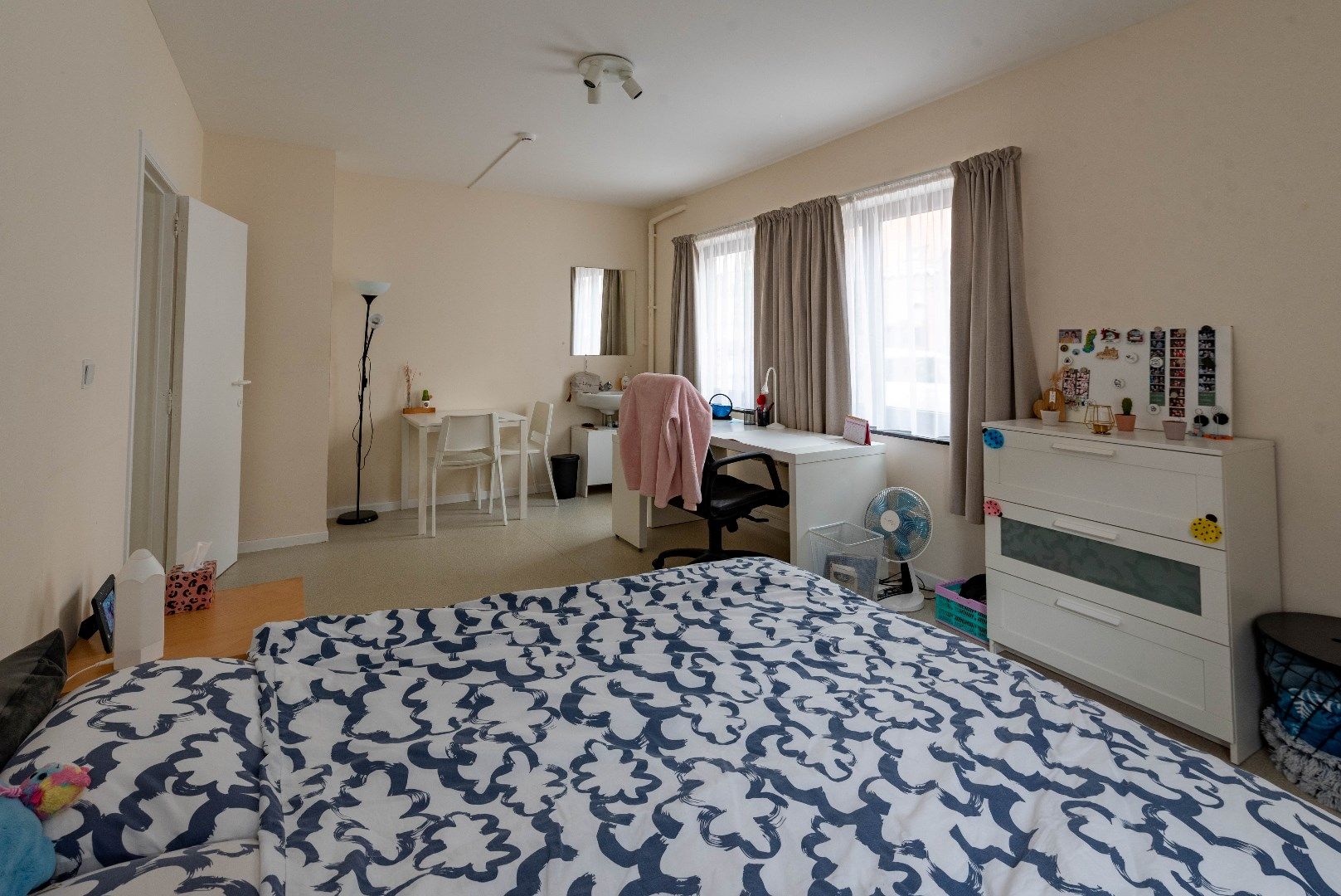 Ruime studentenstudio foto {{pictureIndex}}