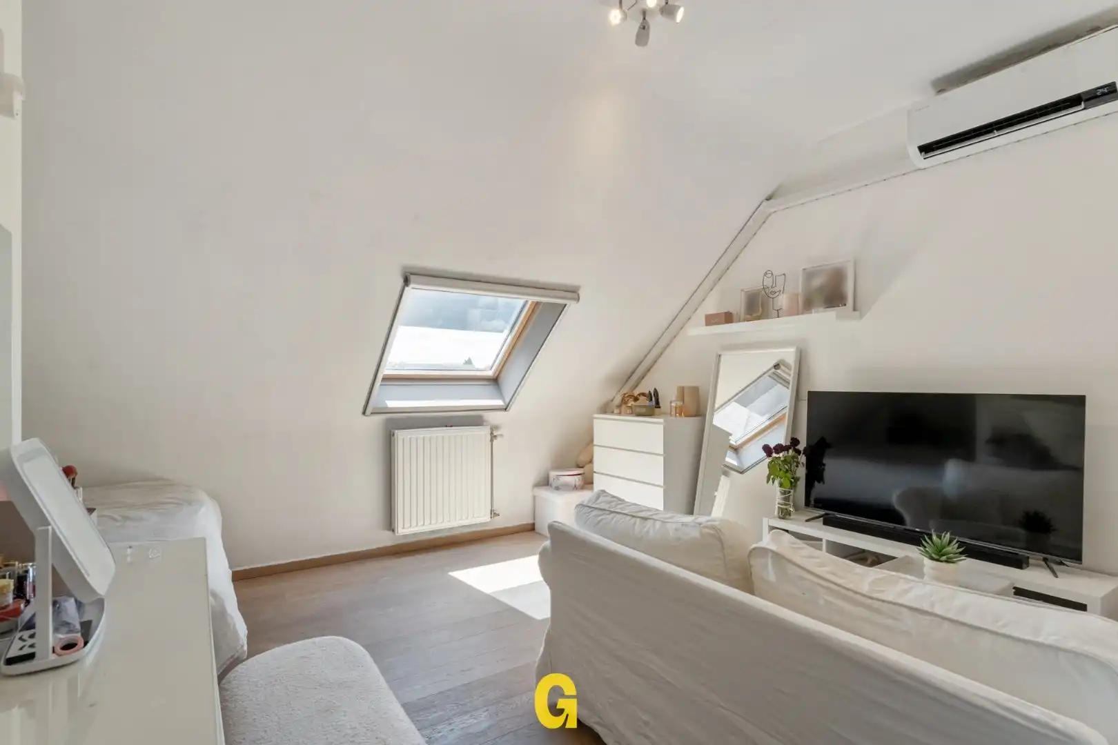 Knap afgewerkt triplex appartement met 4 slaapkamers, 2 badkamers en standplaats met ruime kelderberging  foto 24