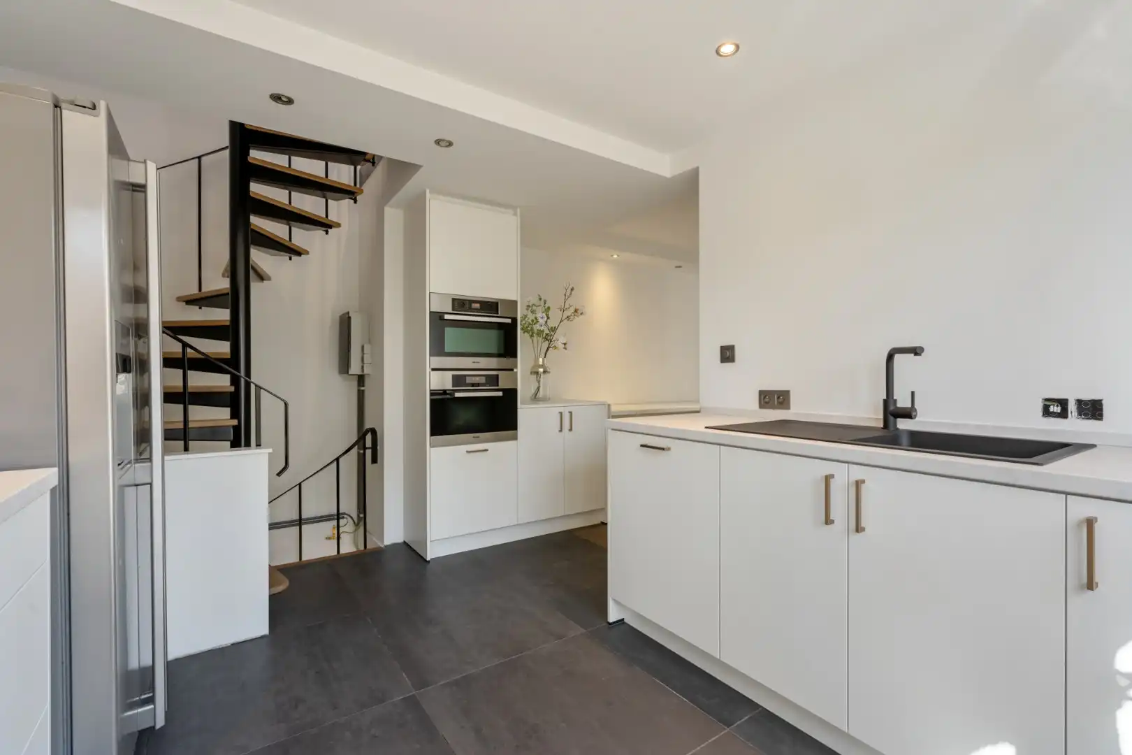 Gezellige, instapklare stadswoning in het centrum van Maaseik grenzend aan de groene wal!  foto 17