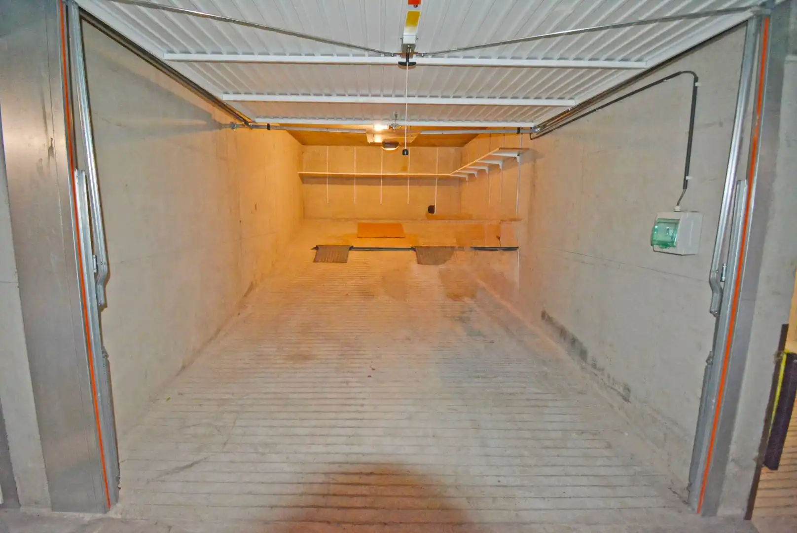 Gesloten garagebox te huur  in de Paul Parmentierlaan foto 4