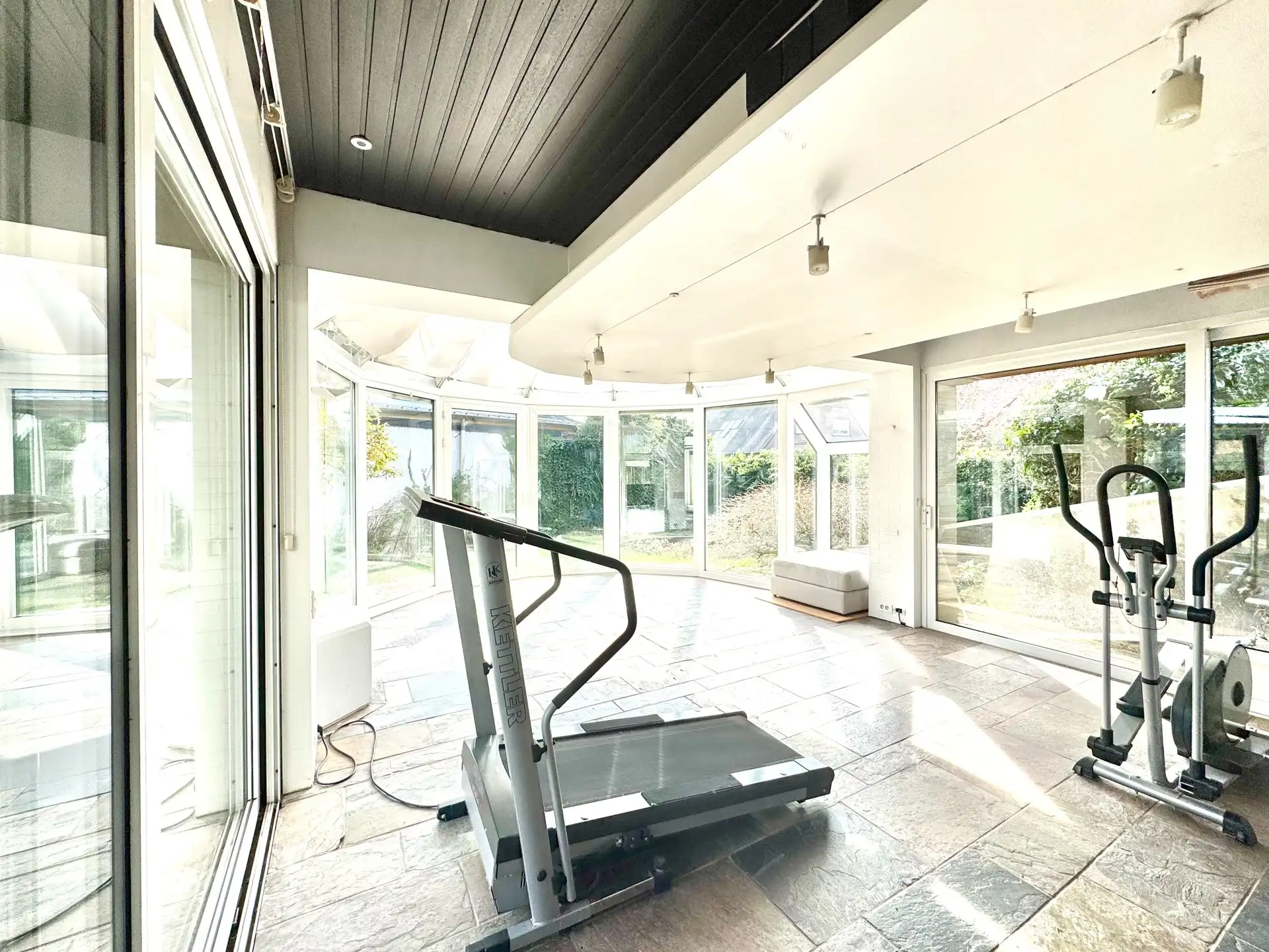 RUIME TIJDLOZE VILLA | 2.800 M² foto 14