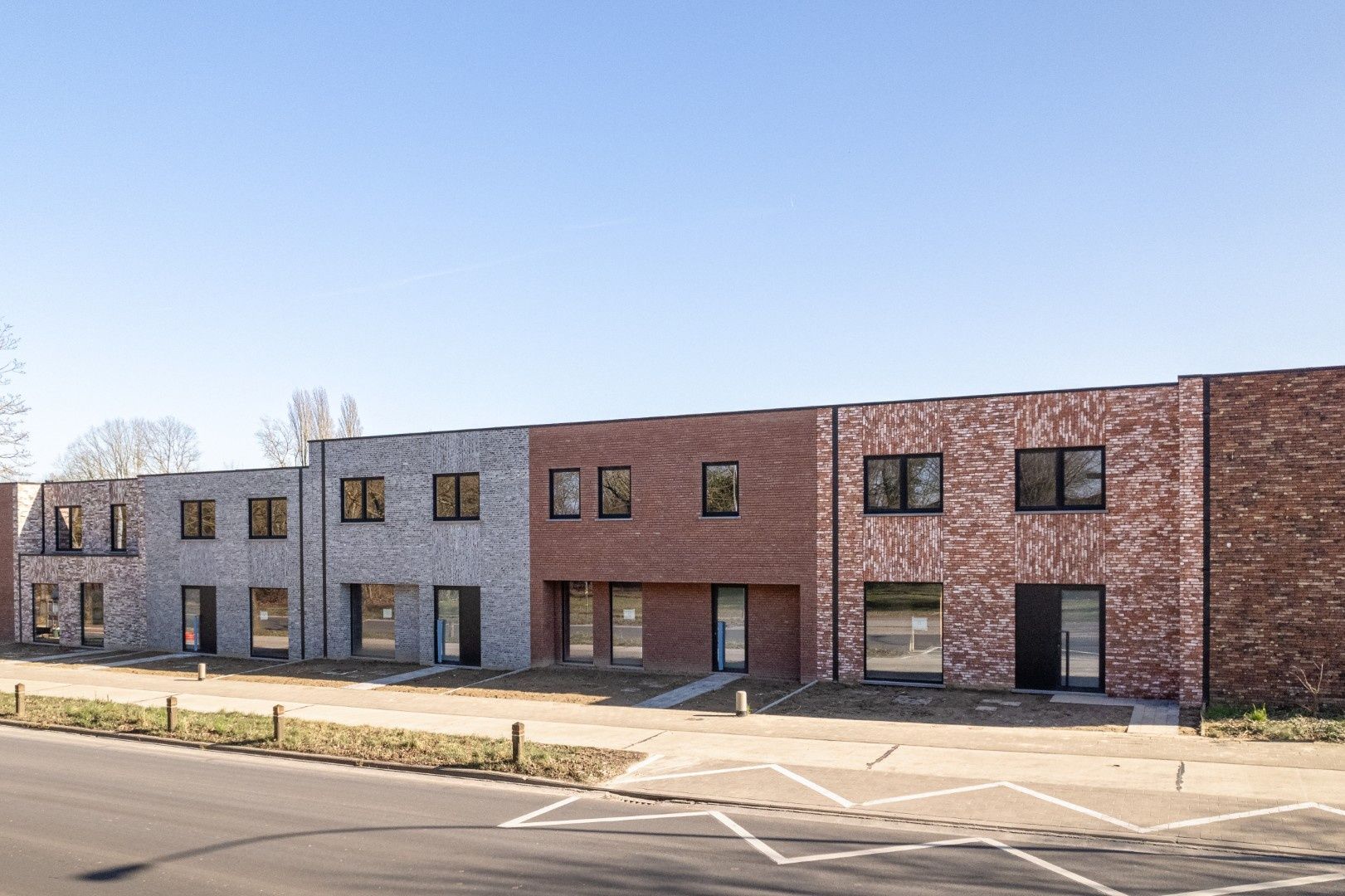 Moderne BEN-woning met 3 slpk's en zongerichte tuin foto {{pictureIndex}}