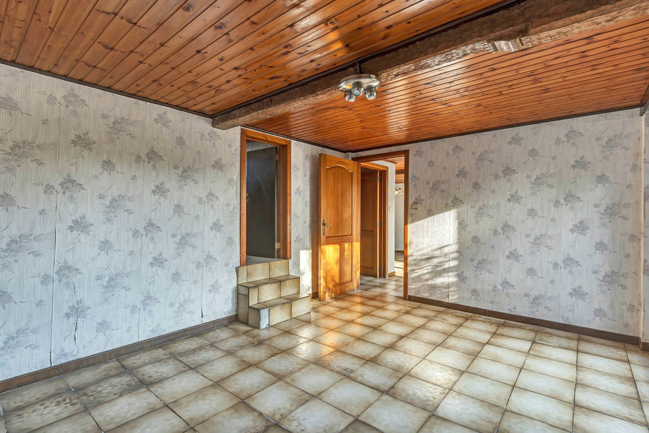 Volledig te renoveren/af te breken woning met (ver)bouwmogelijkheden foto 6