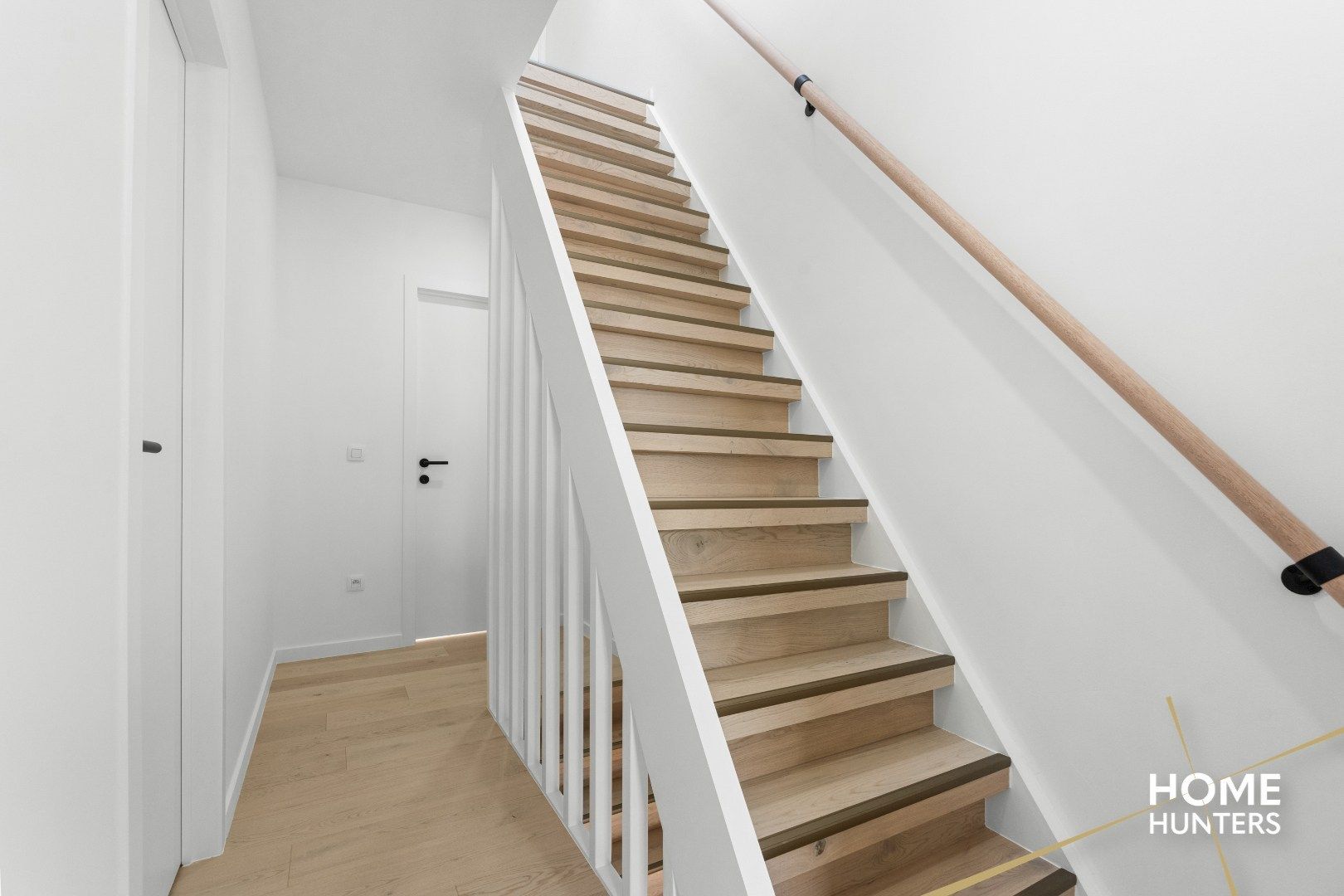 Volledig gerenoveerde woning (anno 2025) met 3 ruime slaapkamers, ruime garage + tuin te Ieper foto 14