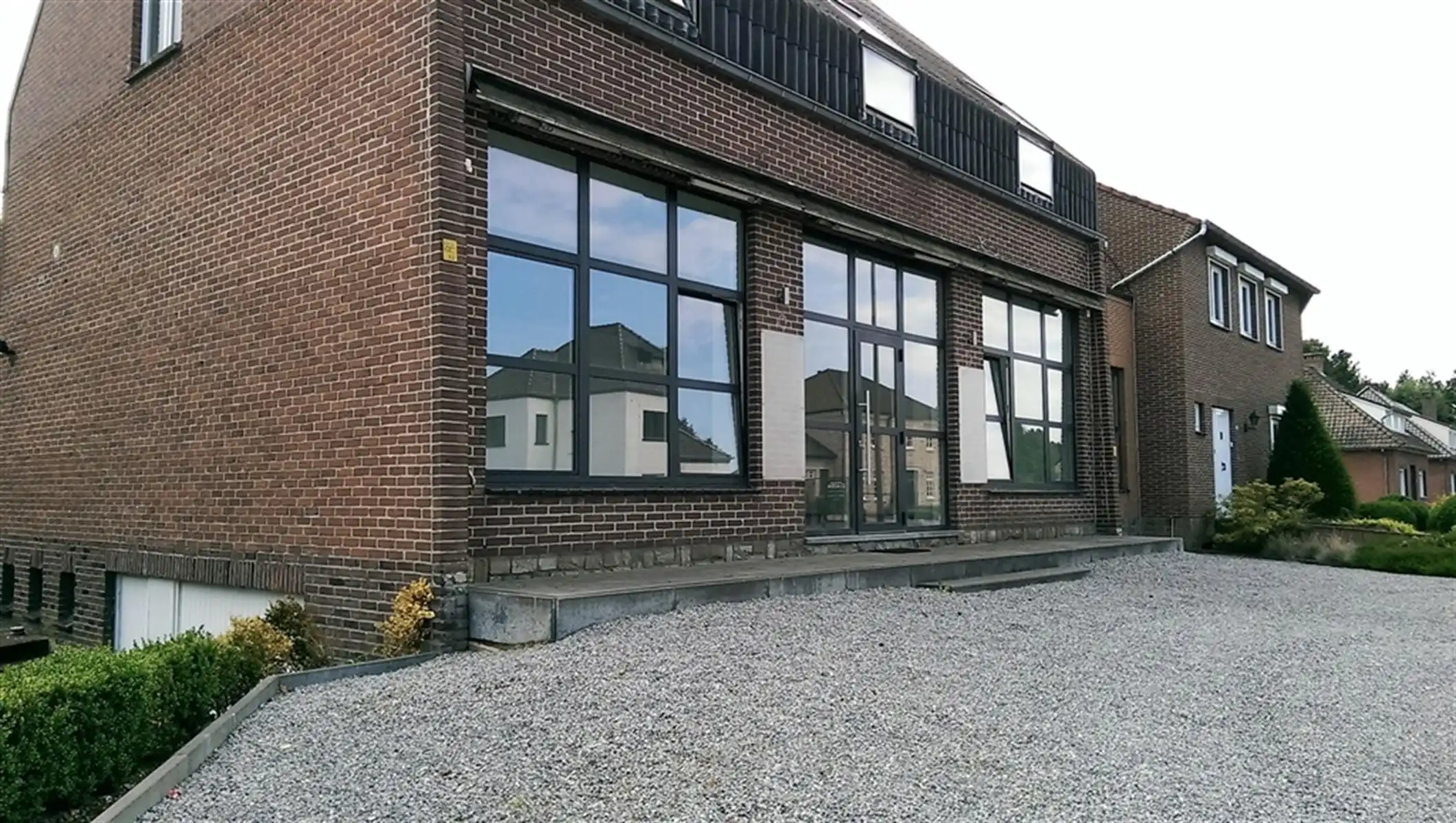 Verzorgde handelsruimte met parkeergelegenheid foto 2