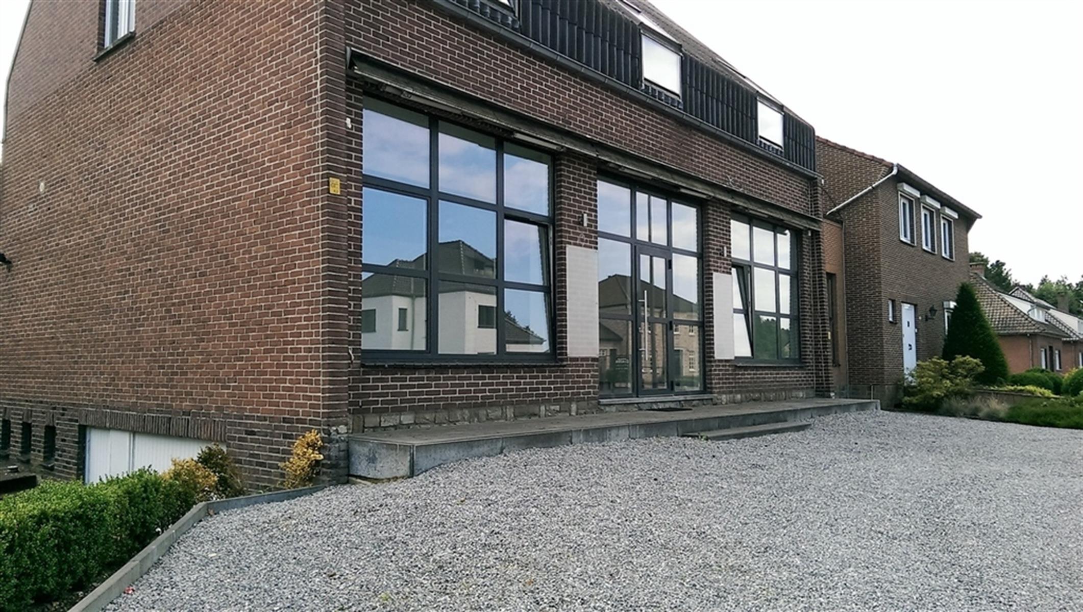 Verzorgde handelsruimte met parkeergelegenheid foto 2