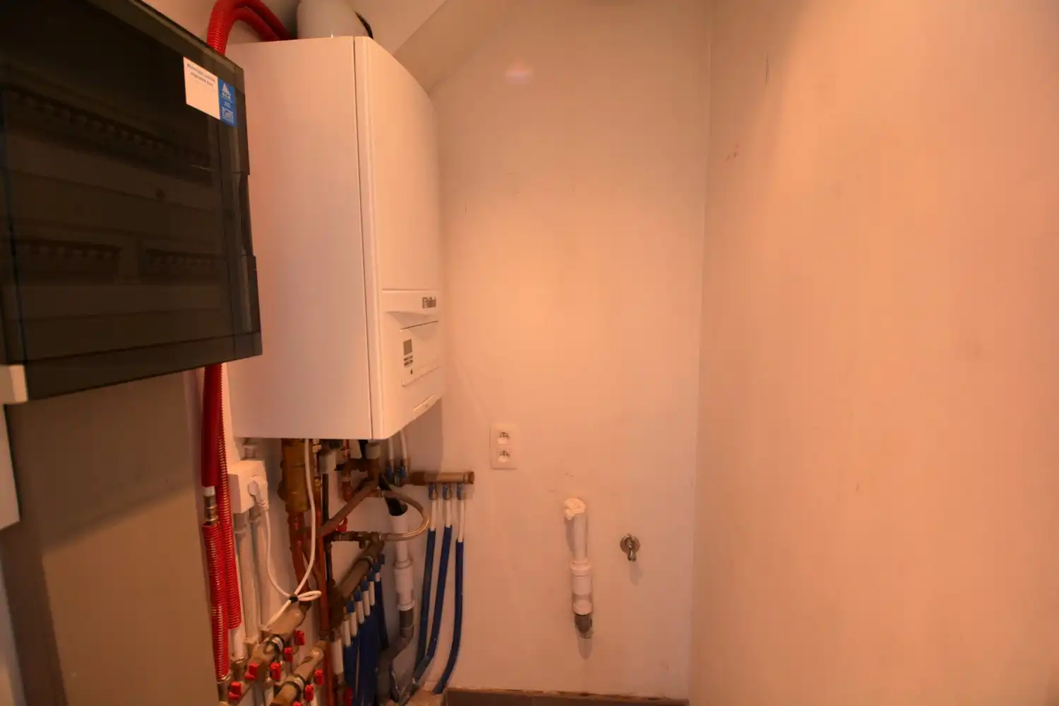 RUIM APPARTEMENT MET 2 SLK, TERRAS EN PARKING! foto 11