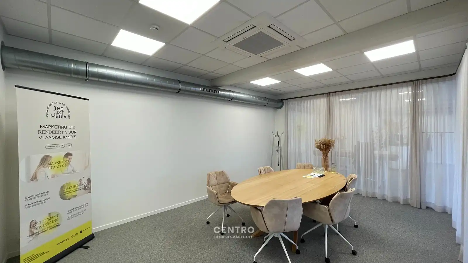 Kwalitatief afgewerkte KANTOORRUIMTE (254m²) op het gelijkvloers met private parkeergelegenheid (inclusief laadpalen)! foto 6