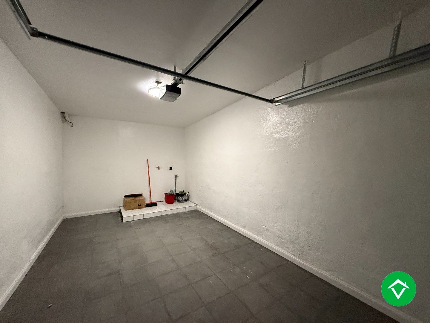 Ruim, gerenoveerde woning met 3 slaapkamers, garage en tuin in een rustige woonwijk te Roeselare! foto 13