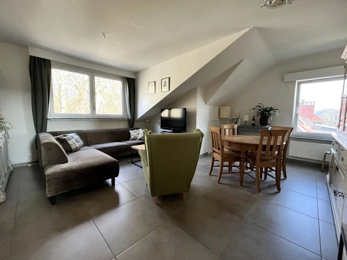 Hedendaags appartement met garage foto 2