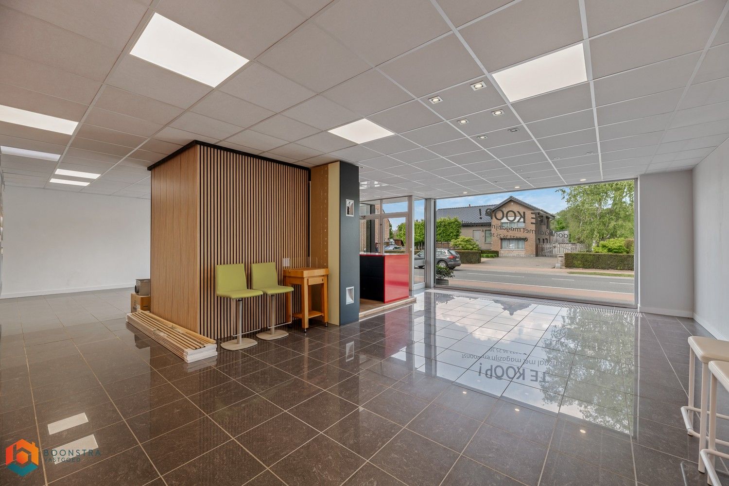 Handelsgelijkvloers met garage & woonst op toplocatie foto 7