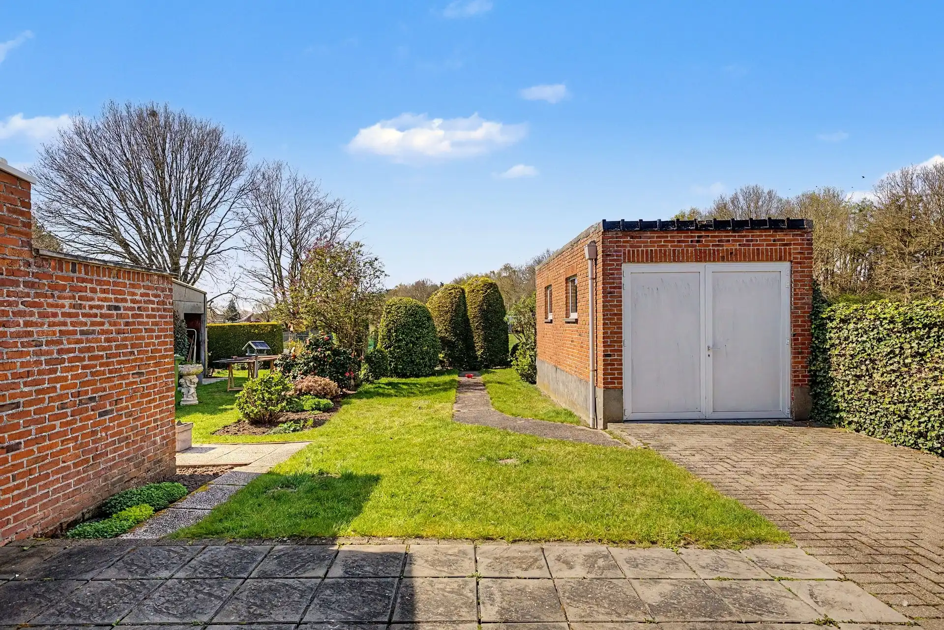 Te renoveren gezinswoning met garage en tuin nabij het centrum van De Klinge foto 13